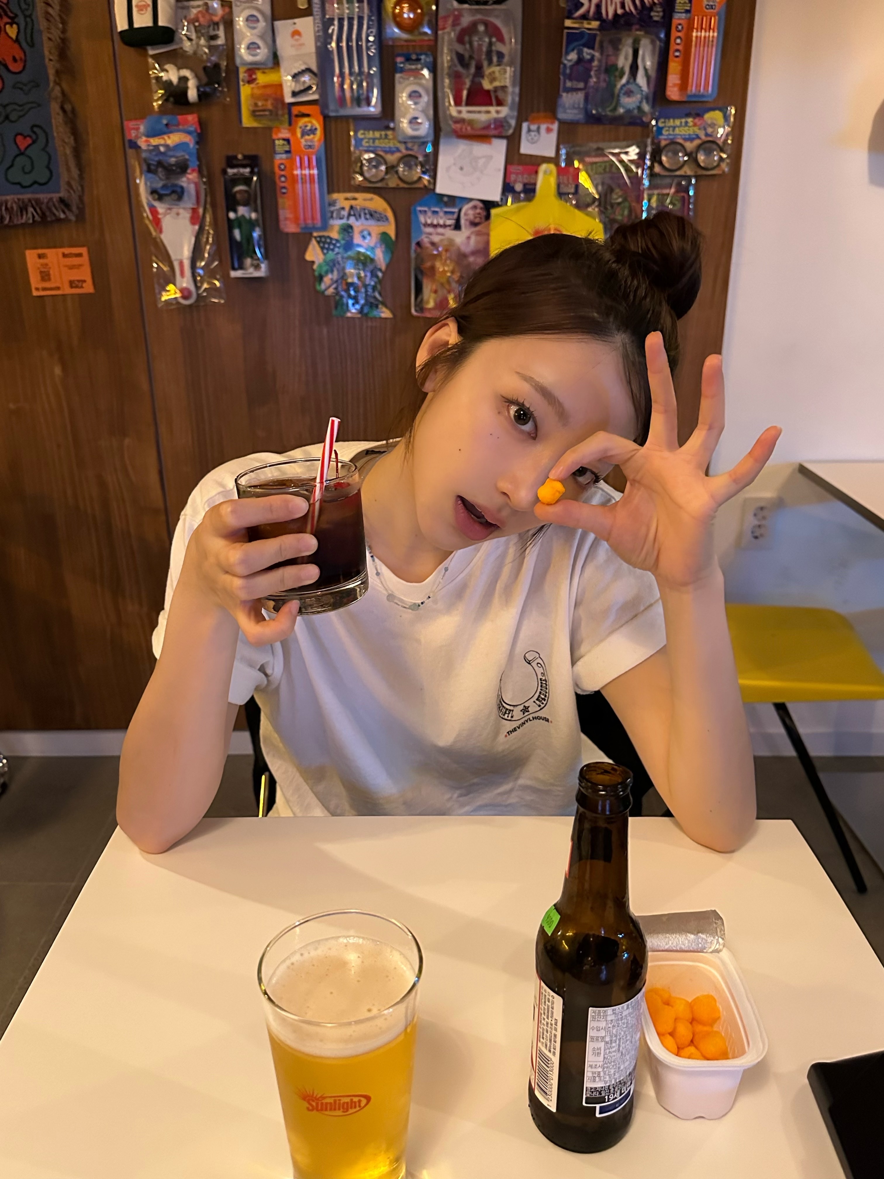 Thevinylhouse Lucky House Tee White 착용 스타일 - 1
