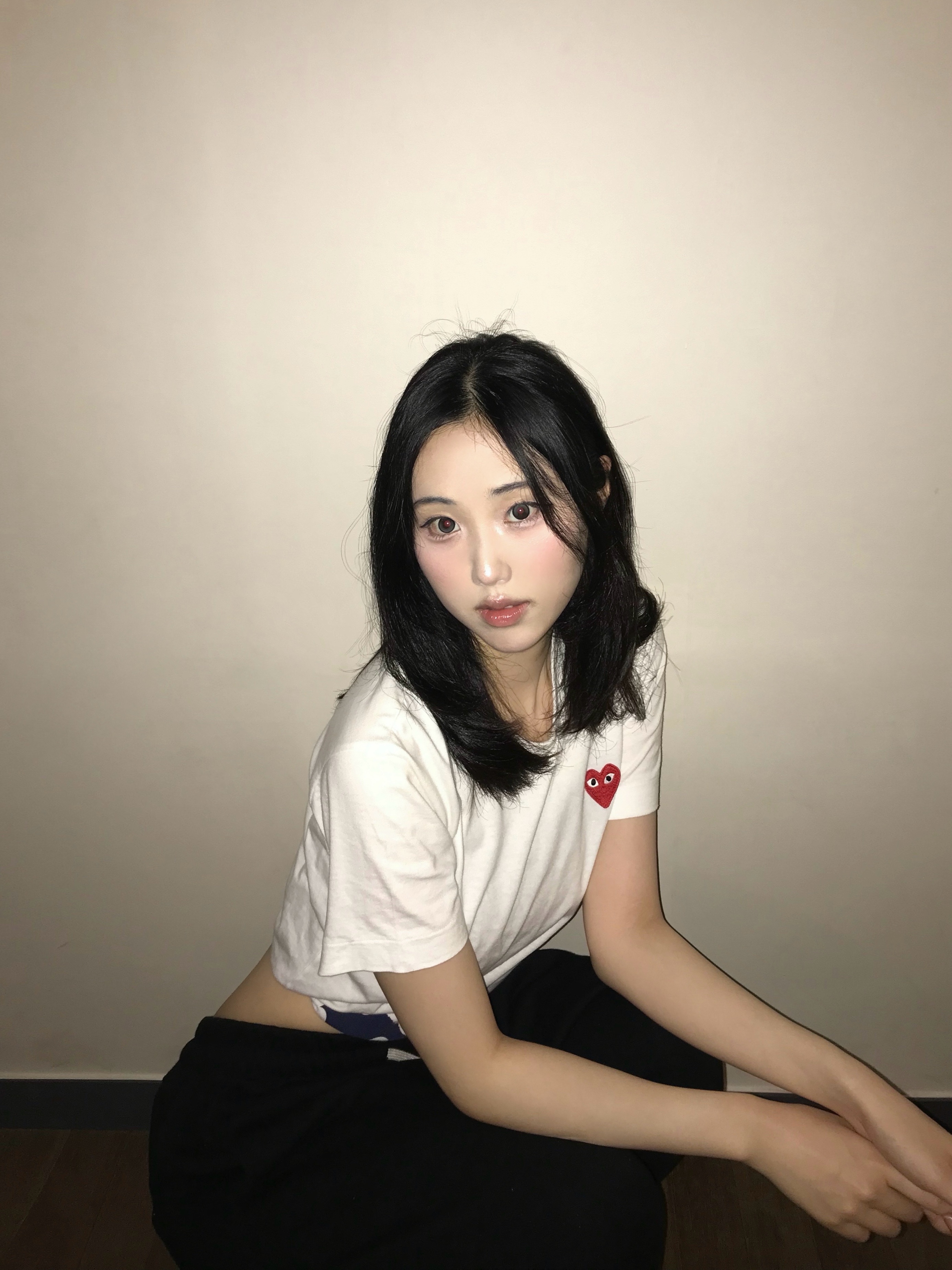 Play Comme des Garcons Red Heart Dot Short Sleeve Shirt White 착용 스타일 - 1