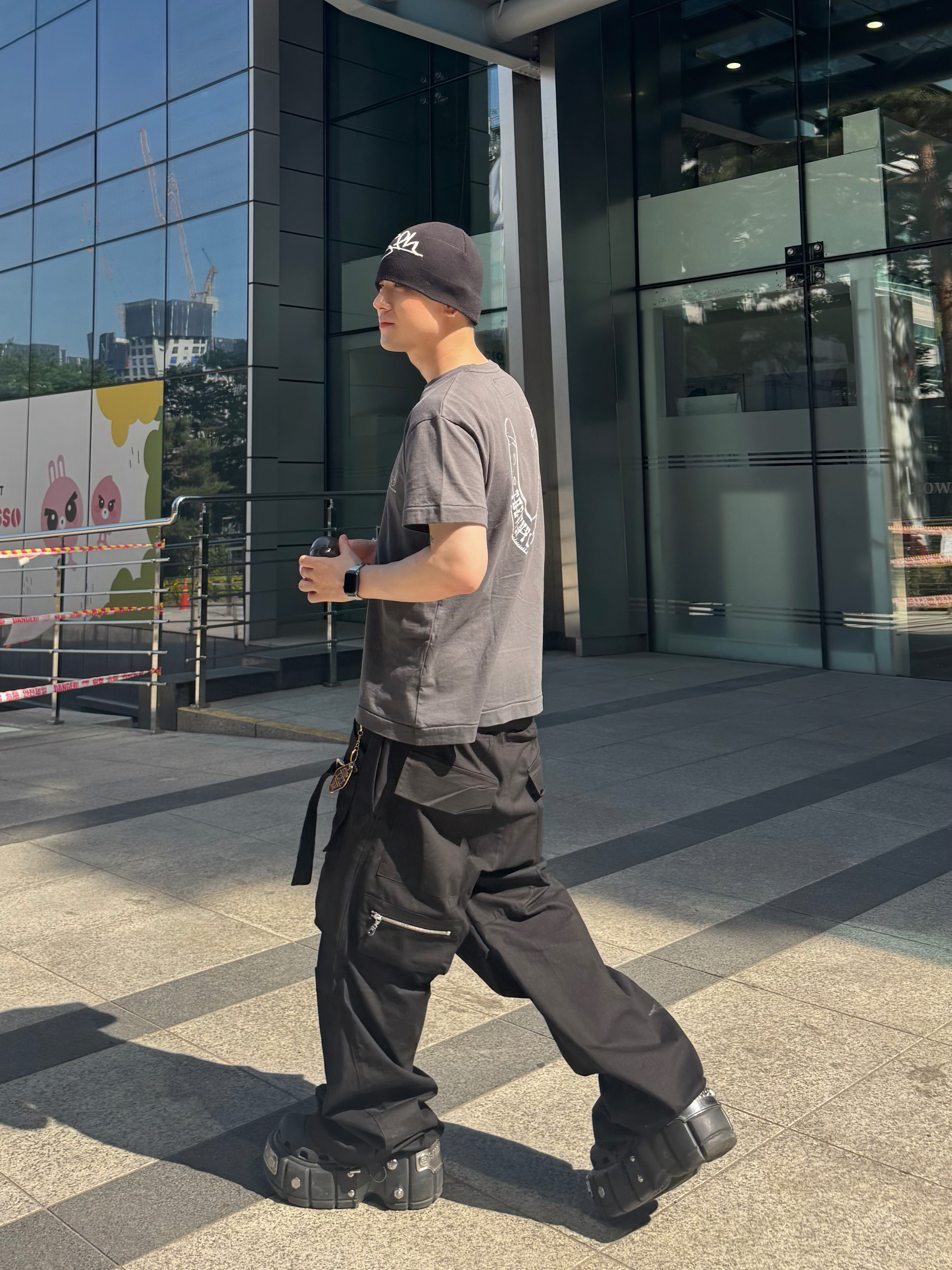 [KREAM 단독] Thevinylhouse Lucky House Tee Charcoal, Balenciaga Steroid Derby Black 착용 스타일 - 7