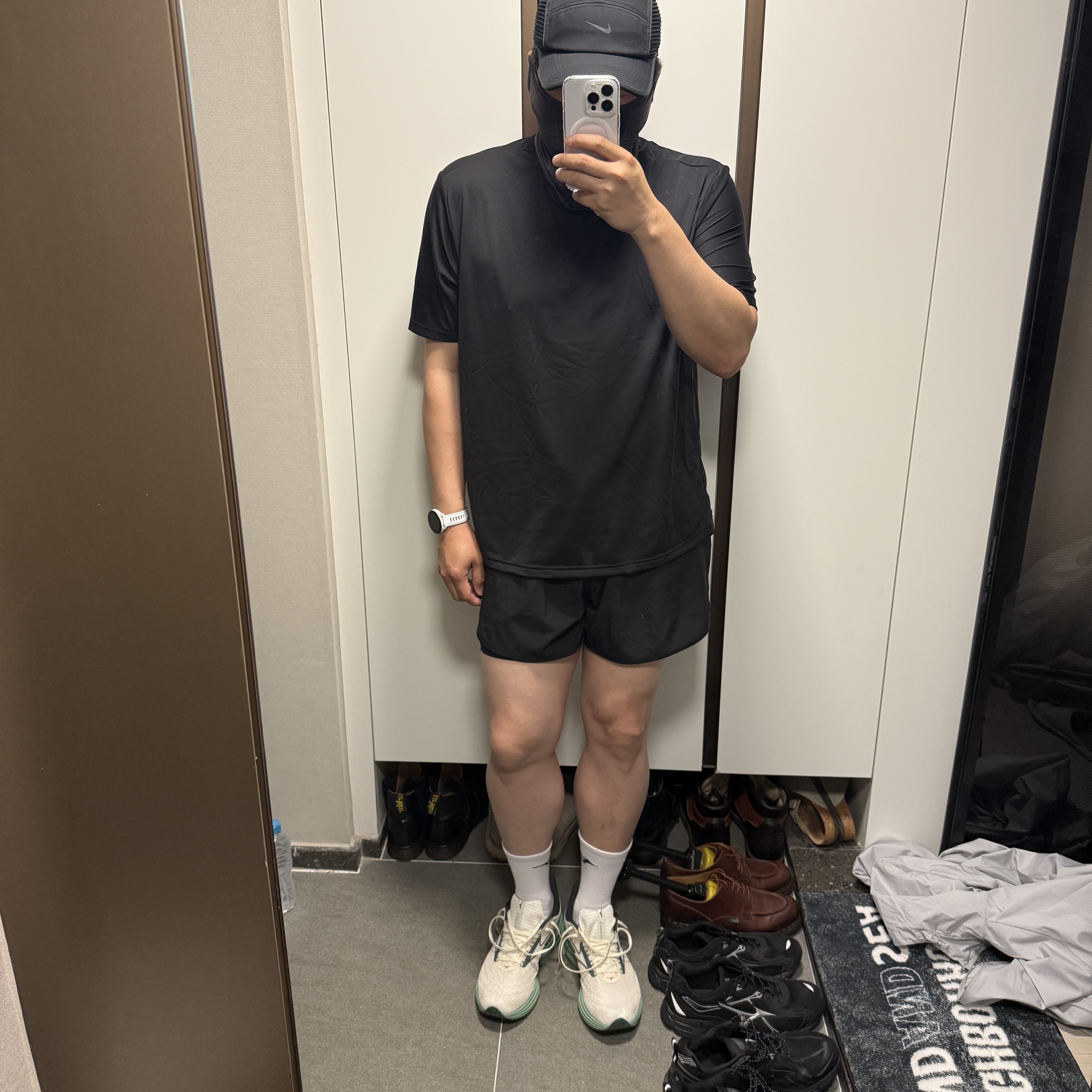 Mizuno Wave Rider 29 Off White Green Beige, [10% 적립] Garmin Forerunner 165 GPS Mist Gray White Stone 착용 스타일 - 1