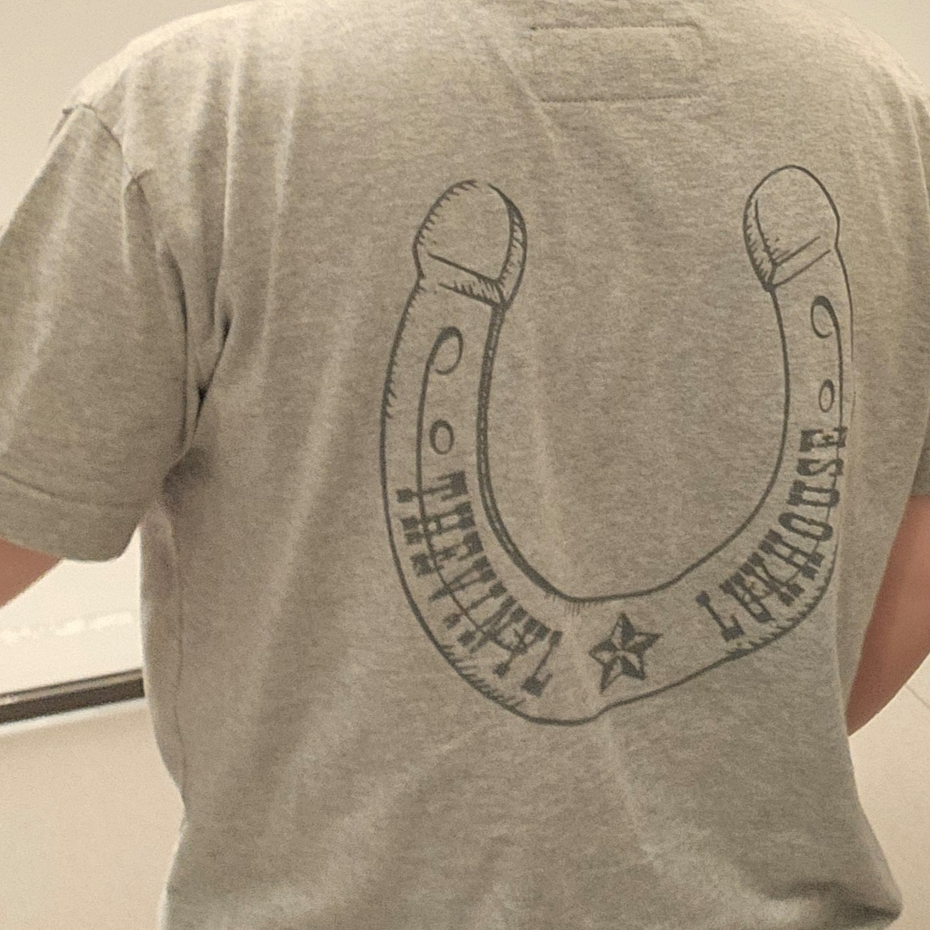Thevinylhouse Lucky House Tee Grey 착용 스타일 - 3