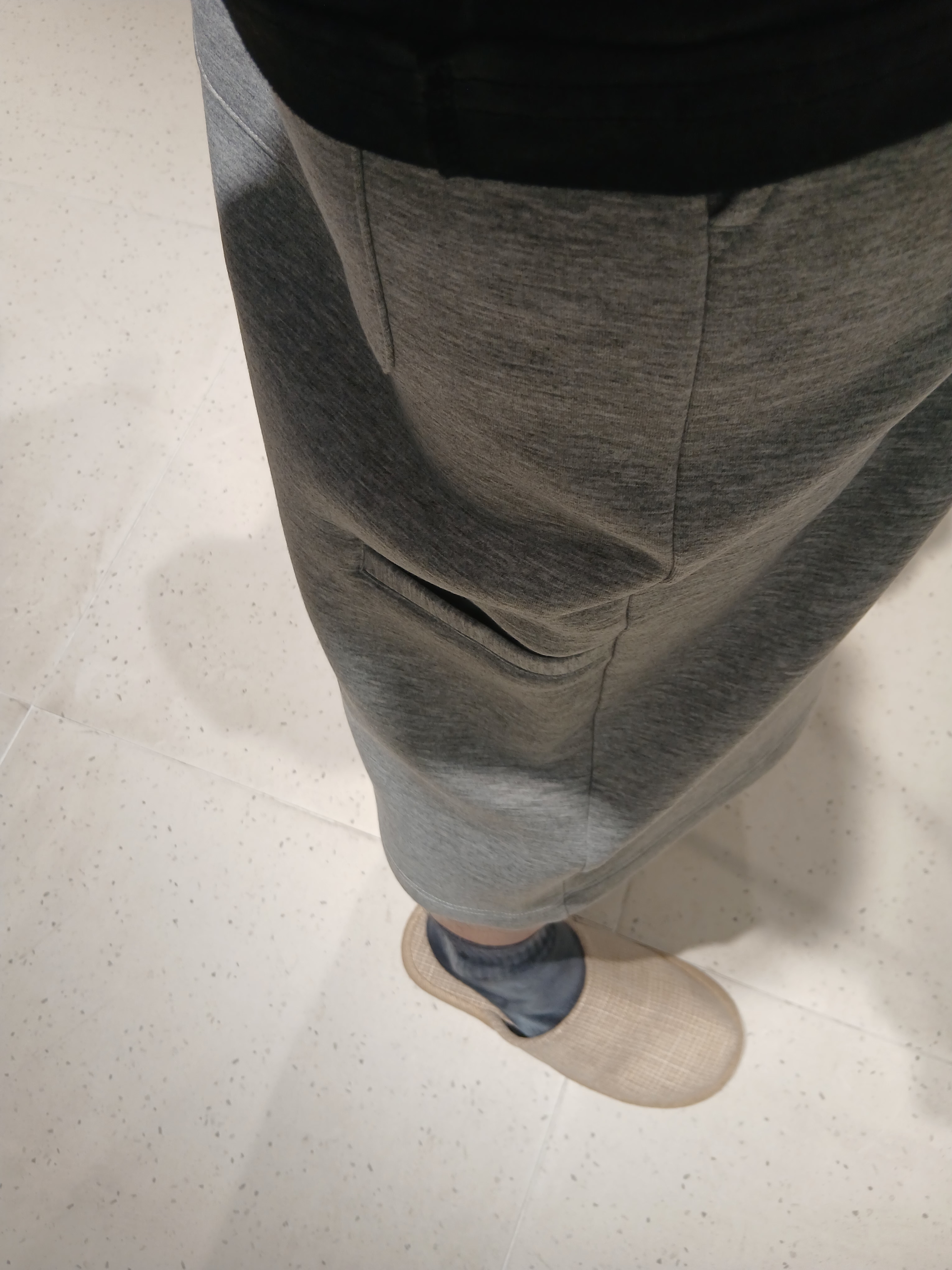 IRO Vibrio Banding Color-Block Long Bermuda Shorts Gray, Iro Corin Logo Cotton T-Shirt Gray 착용 스타일 - 8