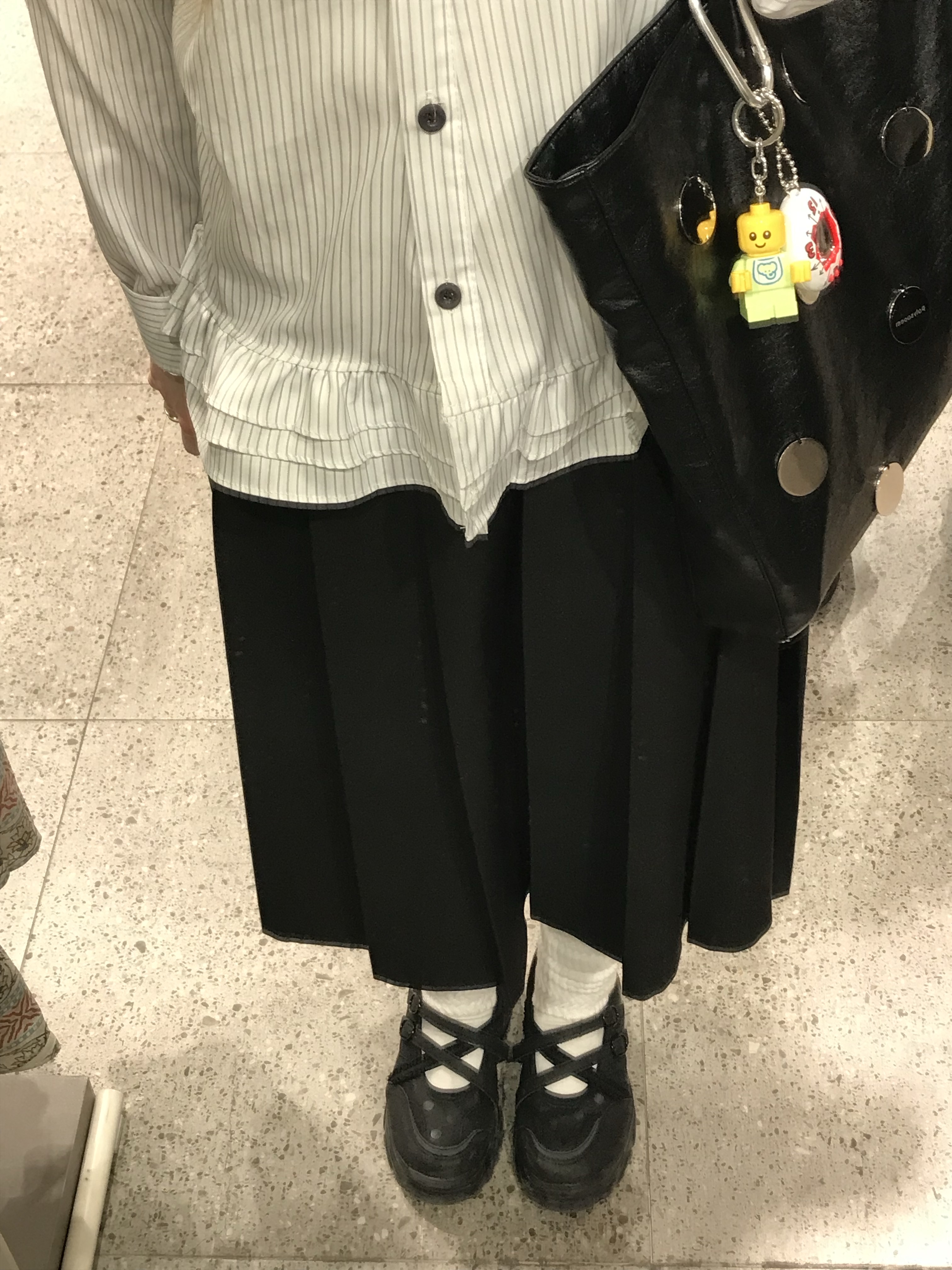 Tamagotchi x Uniqlo UT Original Tamagotchi White 착용 스타일 - 3