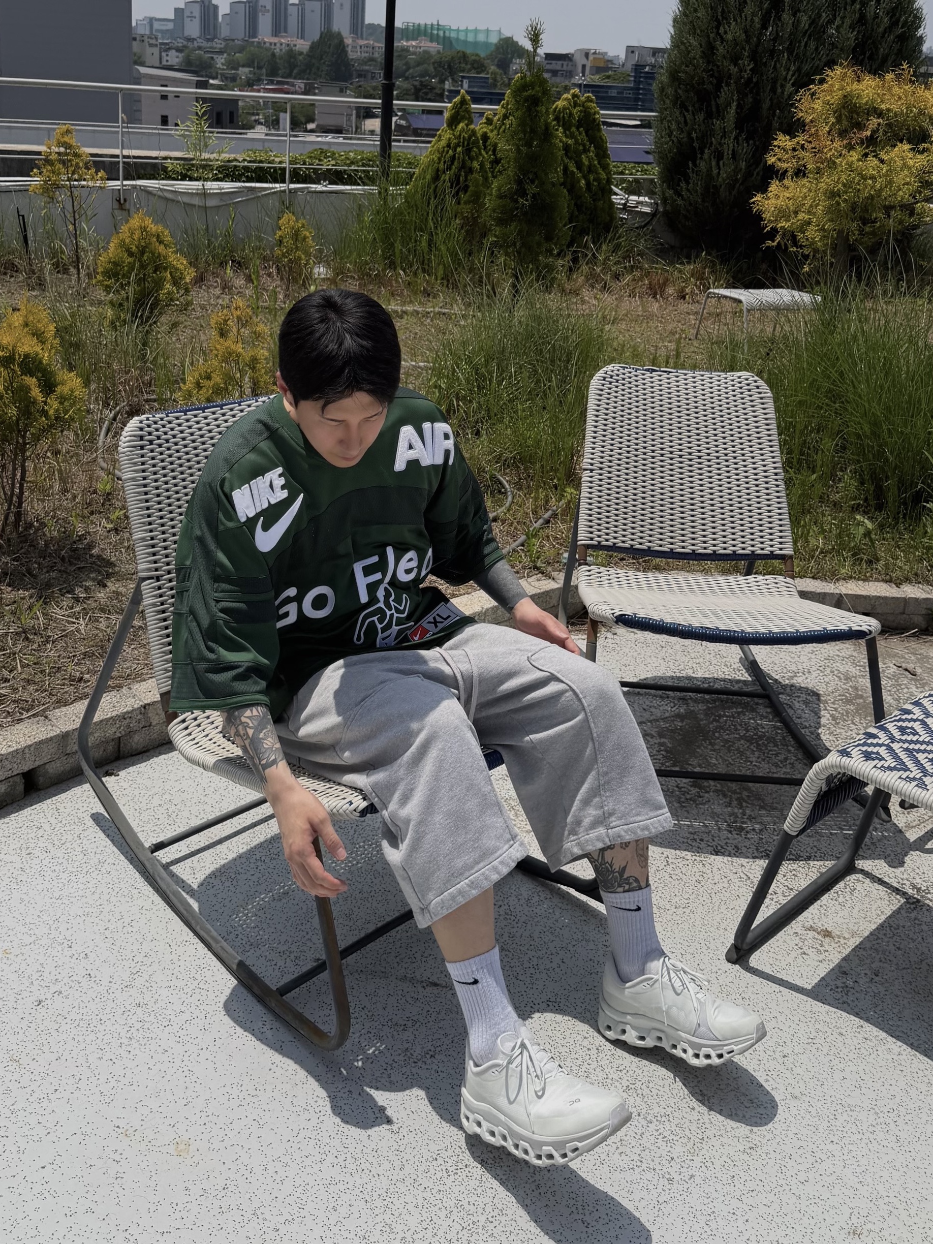 On Running x Post Archive Faction (Paf) Cloudmonster 2 Vapor Frost, Nike Everyday Lightweight Training Crew Socks White (3 Pack/Korean Ver.) 착용 스타일 - 1