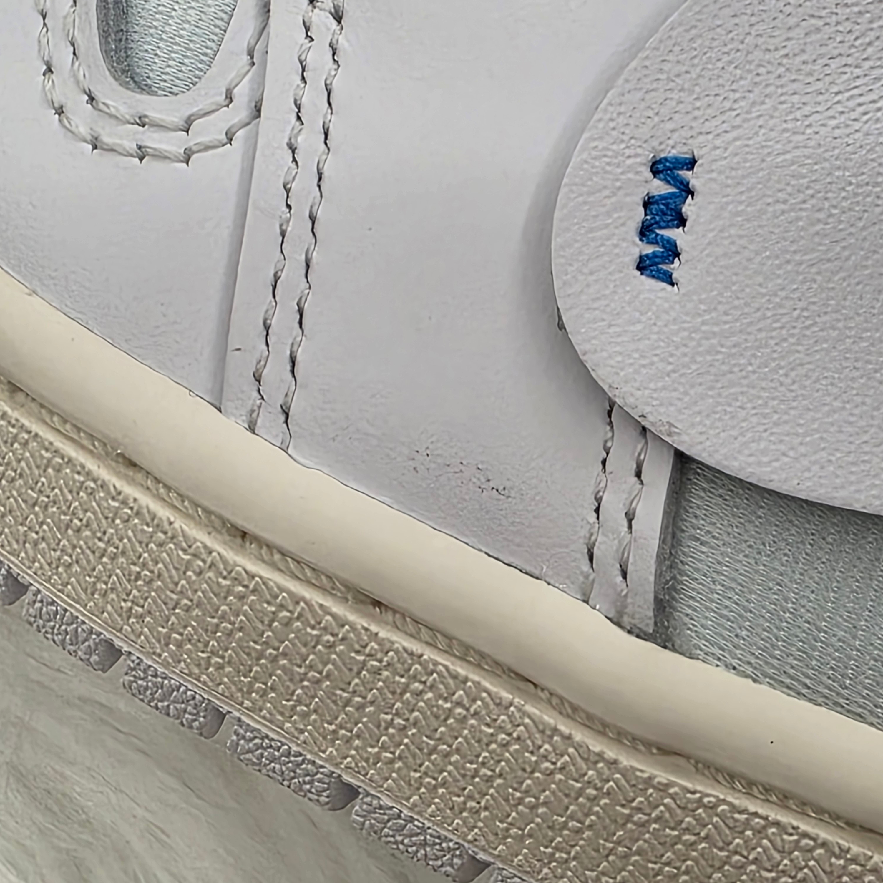 Jordan 1 x Virgil Abloh Archive Retro High Alaska White 착용 스타일 - 1