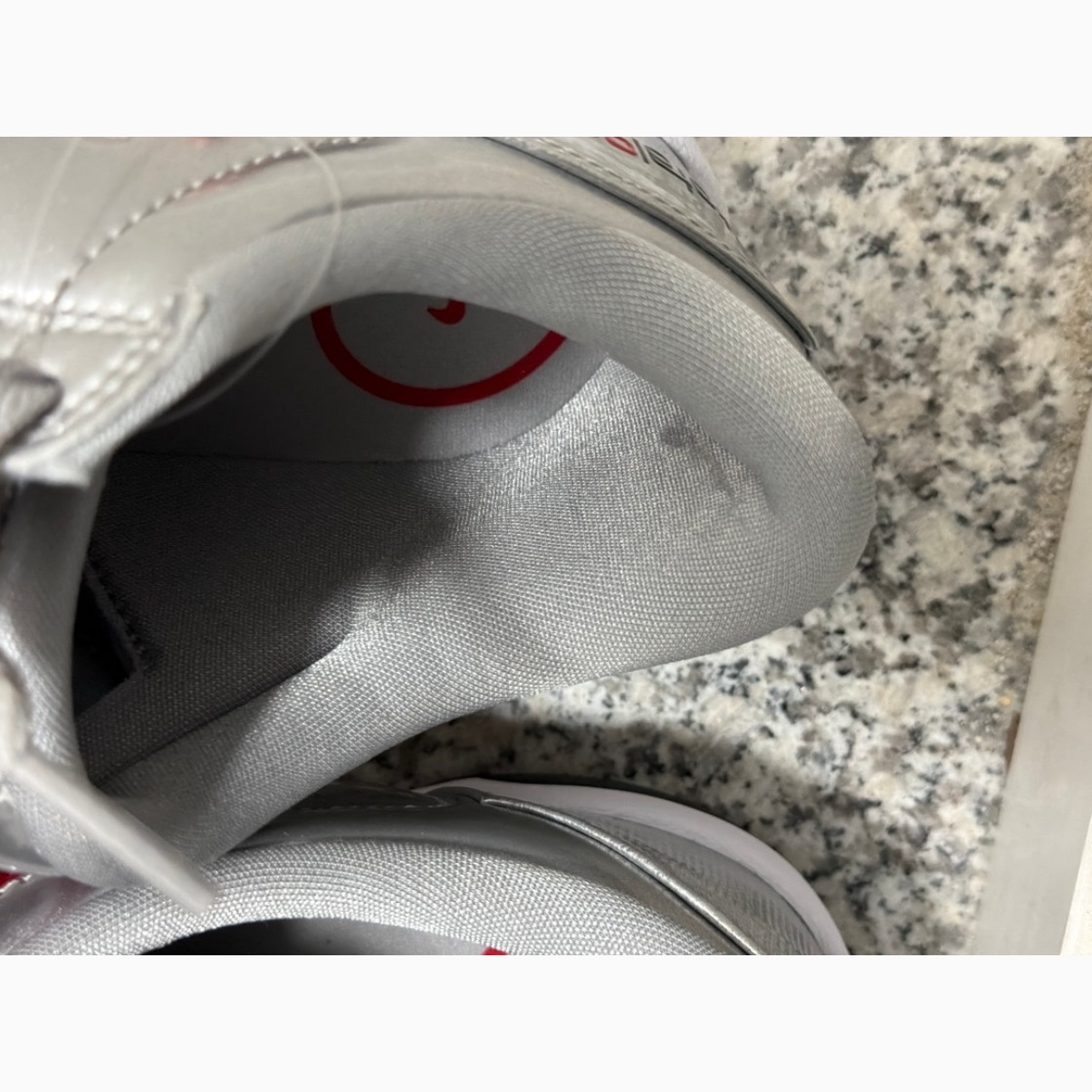 Nike Total 90 III SP Metallic Silver and Black 착용 스타일