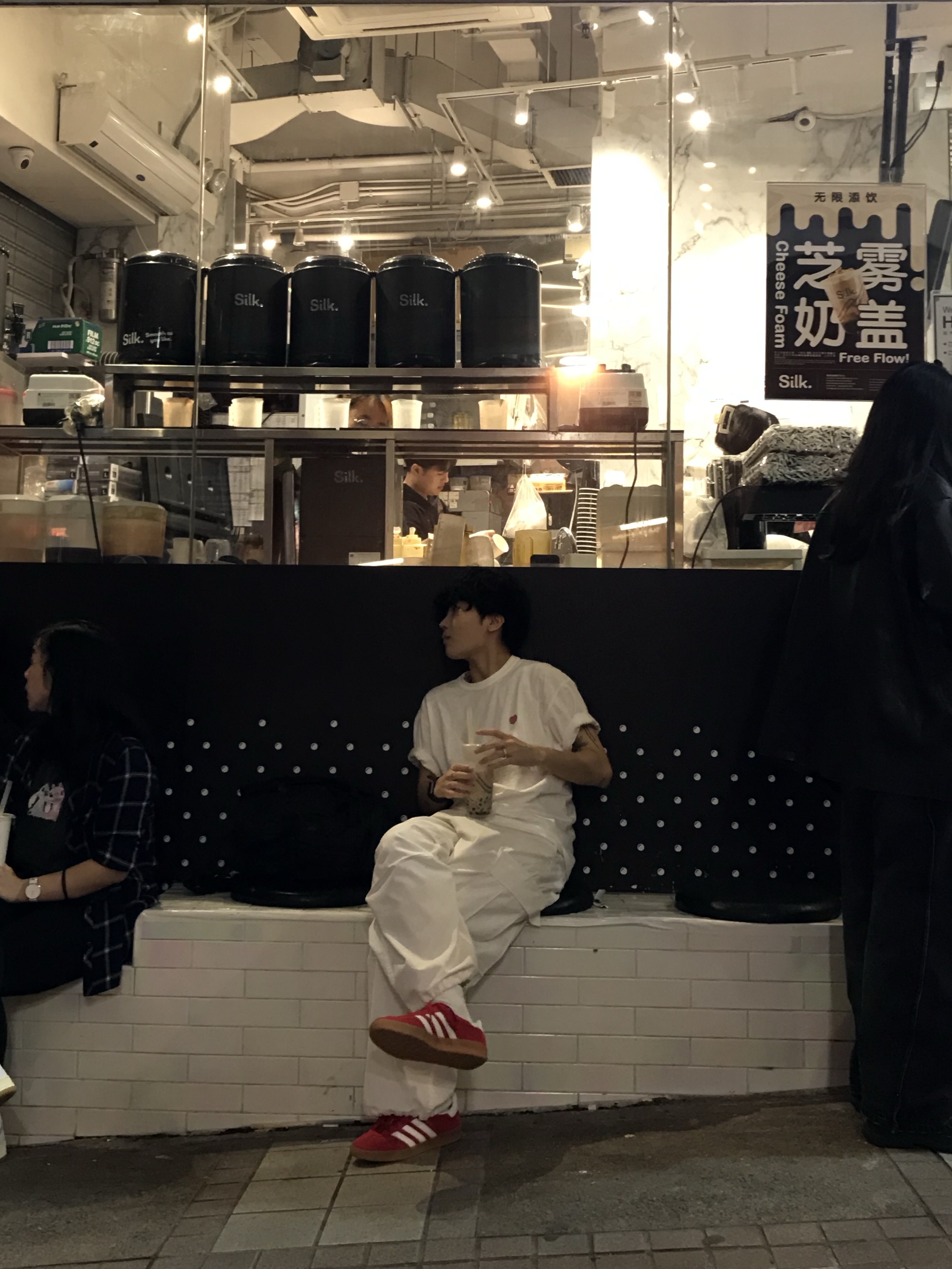 Human Made Heart Logo T-Shirt White, Adidas Gazelle Indoor Pro Team Victory Red Core White 착용 스타일 - 1