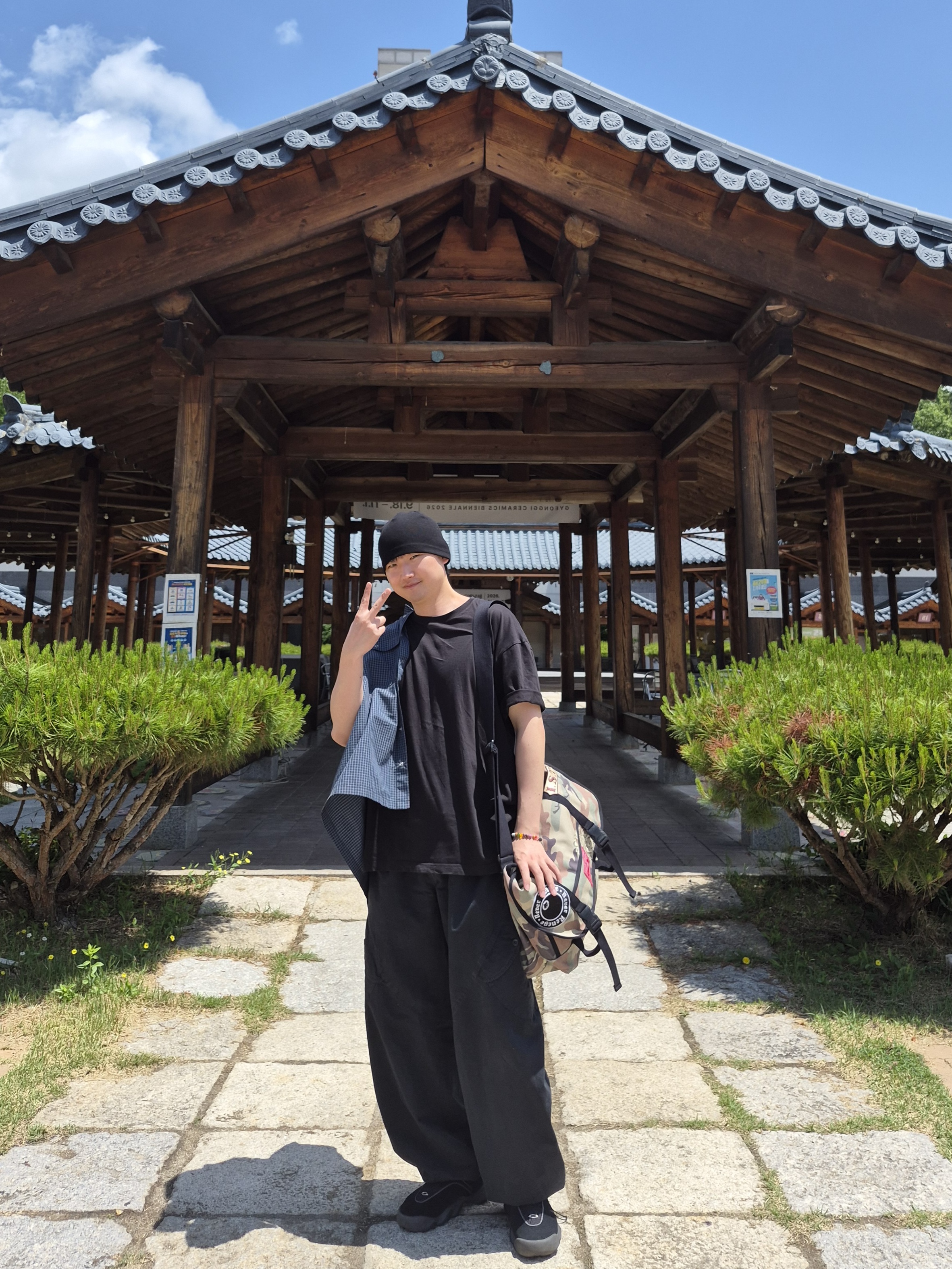 Oakley Edge Icon Blackout, Stussy x Denim Tears Messenger Bag Camo 착용 스타일 - 10