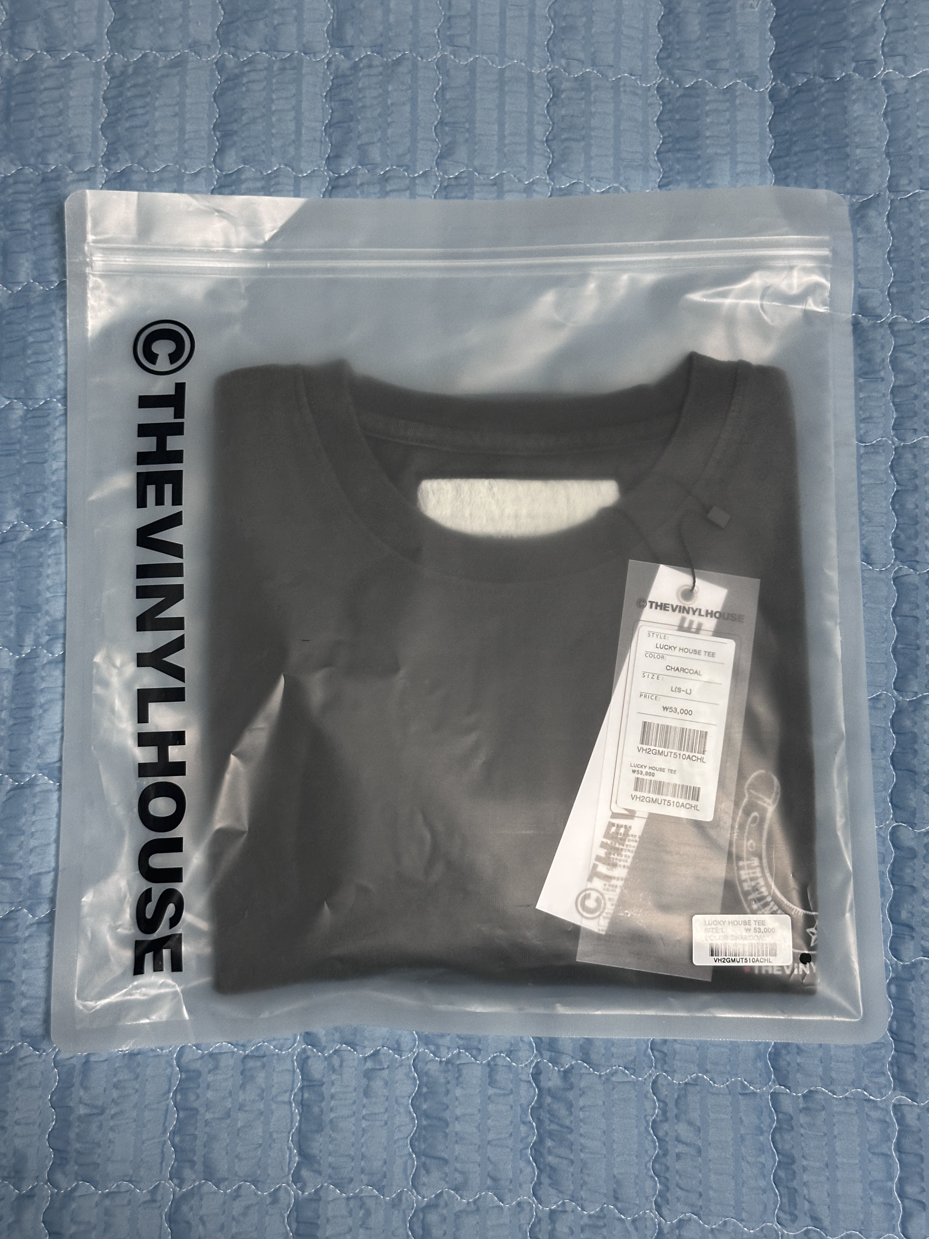 [KREAM 단독] Thevinylhouse Lucky House Tee Charcoal 착용 스타일 - 4