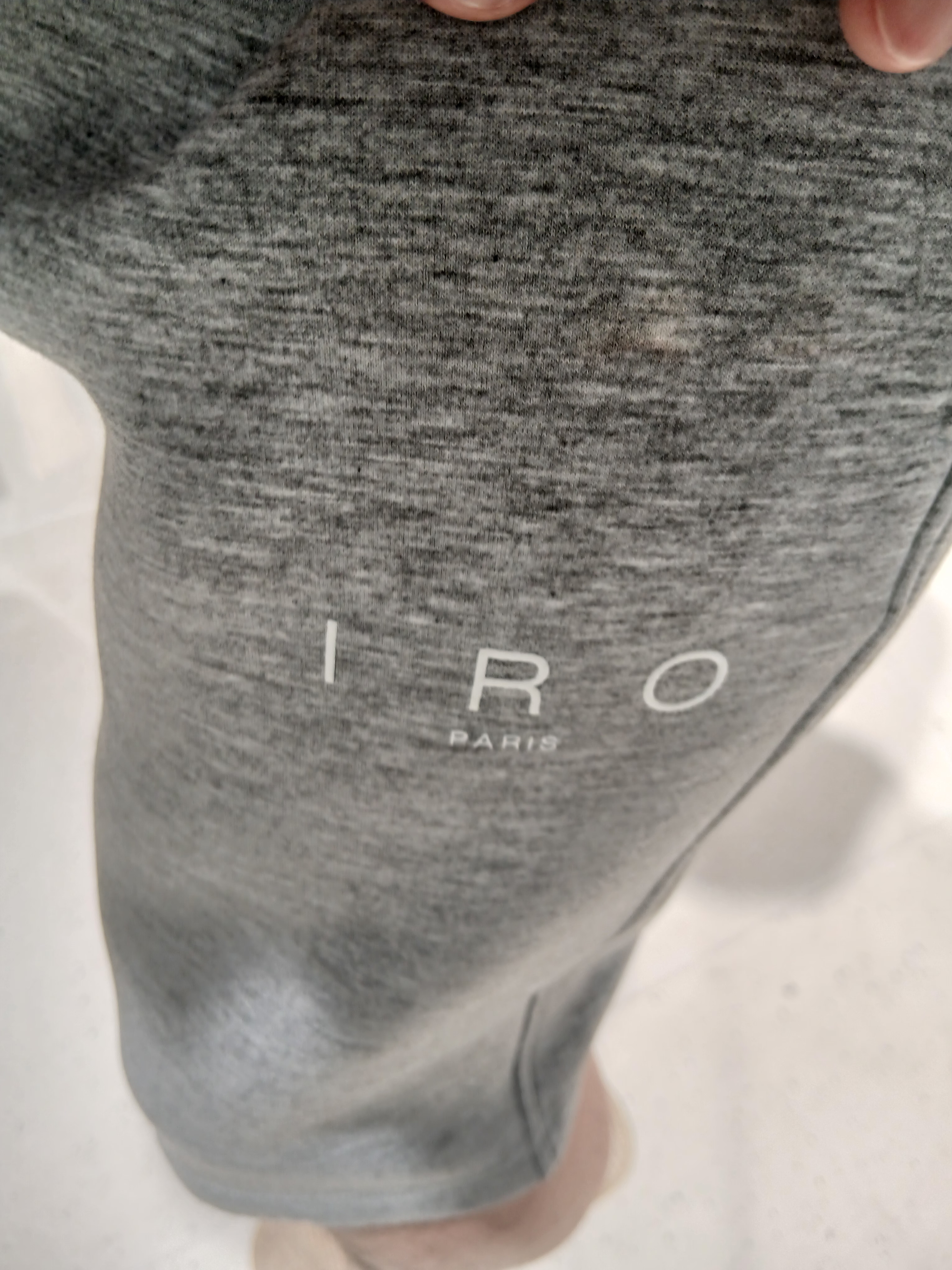 Iro Vasion Round Short Sleeve Cushion T-Shirt Gray, IRO Vibrio Banding Color-Block Long Bermuda Shorts Gray 착용 스타일 - 7