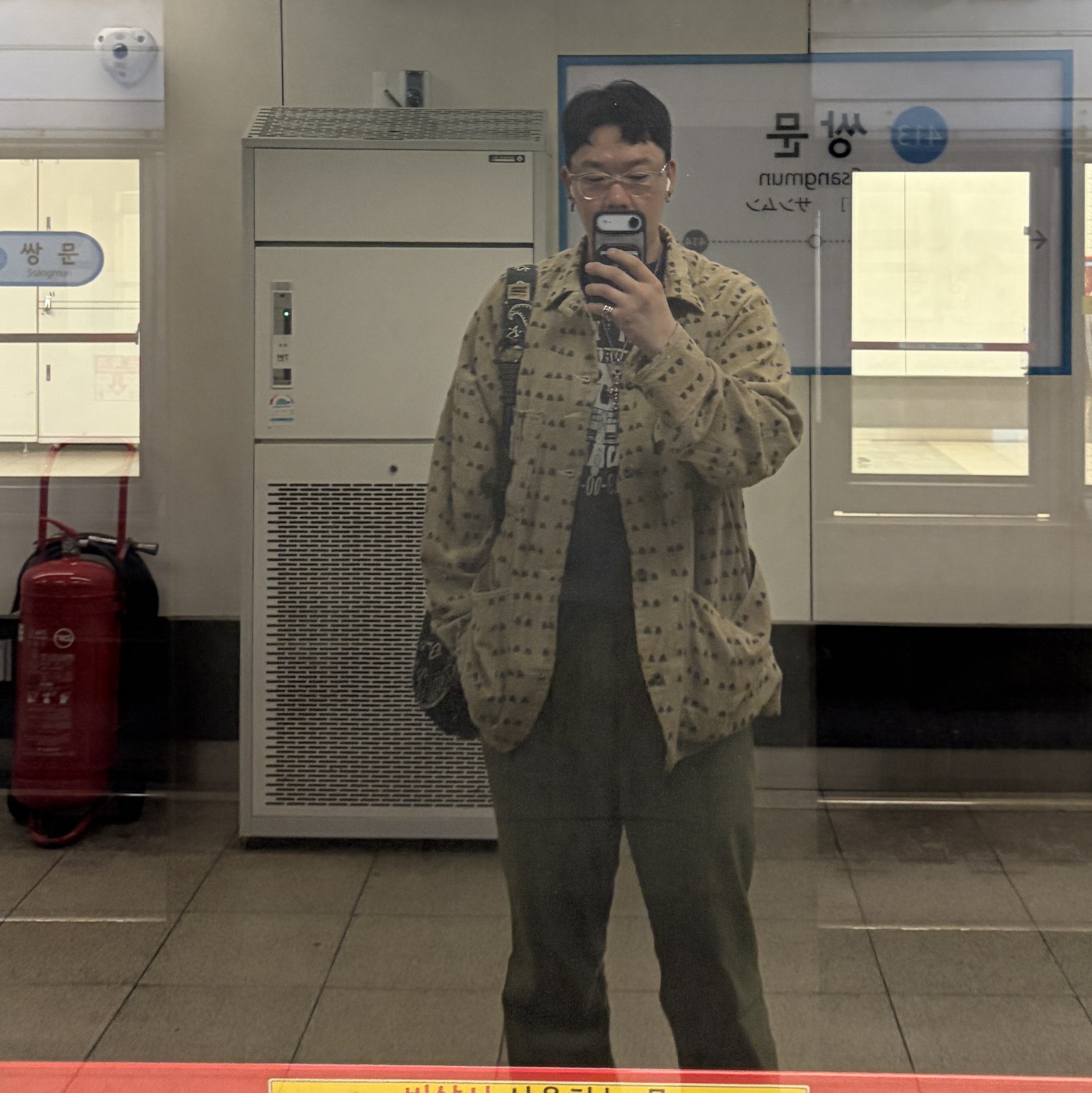 Neighborhood x Saint Mxxxxxx STHD Saint NBHD T-Shirt Navy - 25SS, Needles String Fatigue Pant Reversed Sateen Olive 착용 스타일 - 1