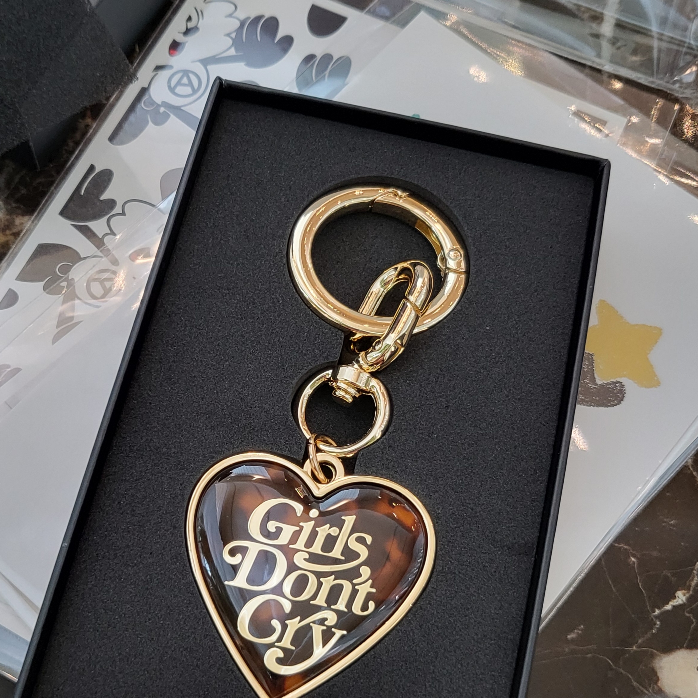 Verdy Girls Don't Cry Keychain Gold, Verdy Girls Don't Cry Keychain Silver 착용 스타일 - 2