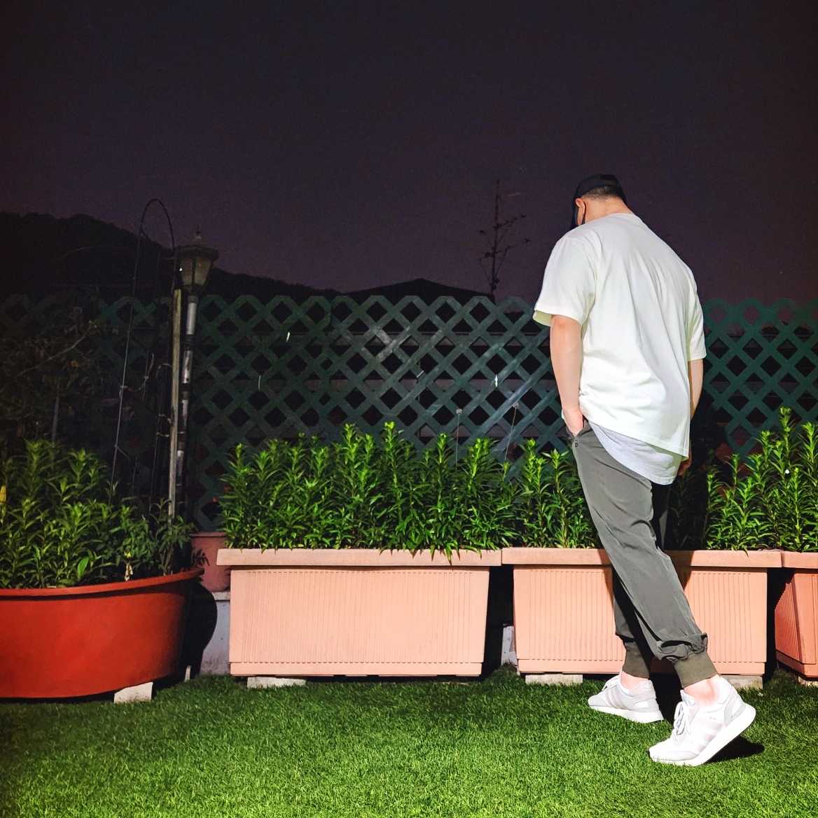 AAPE Now Cap Black, BAPE Palm Tree Camo By Bathing Ape Relaxed Fit T-Shirt Ivory 착용 스타일 - 2