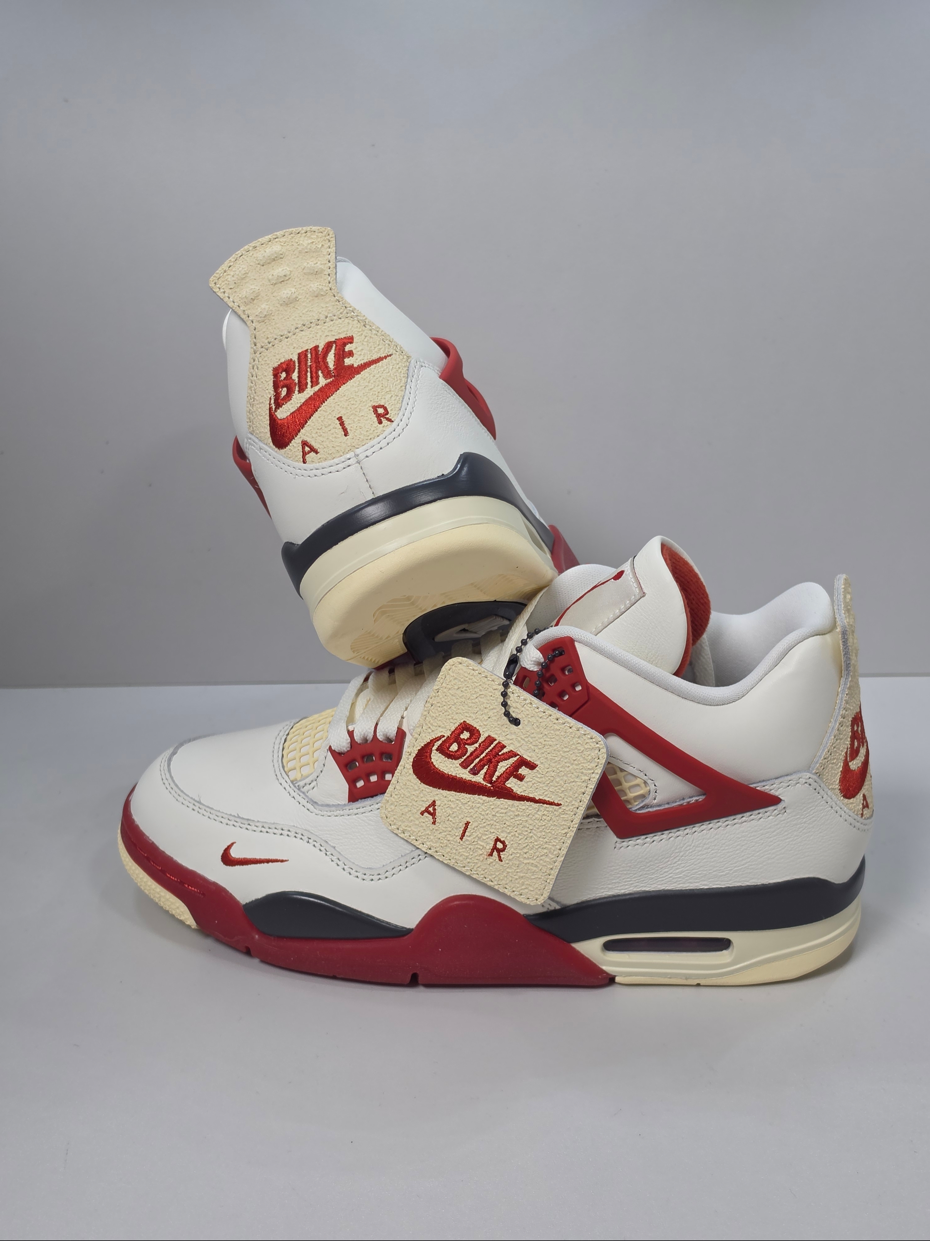 Jordan 4 x Nigel Sylvester Retro OG Brick After Brick 착용 스타일 - 1