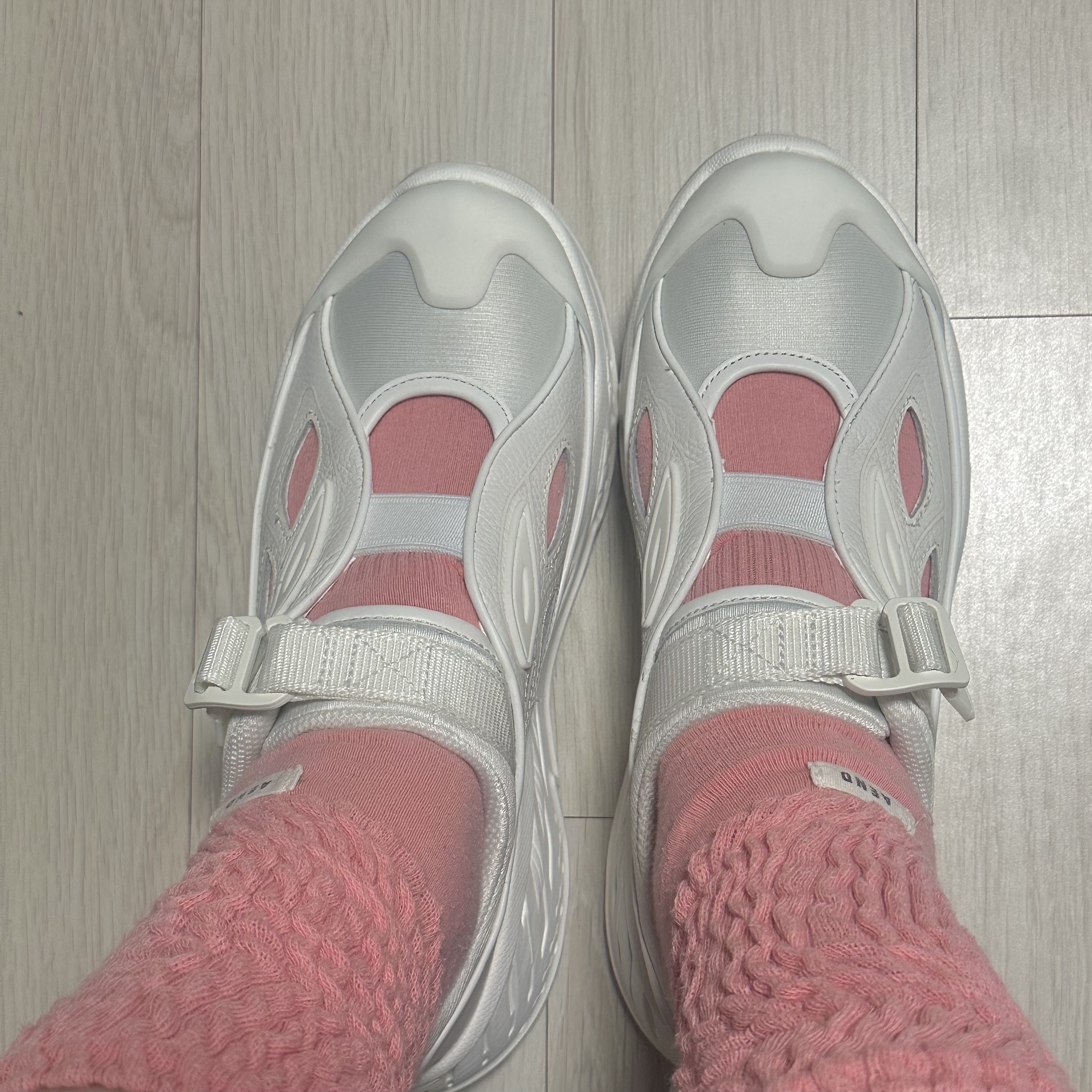 Hoka Stinson Breeze Frost Grout 착용 스타일