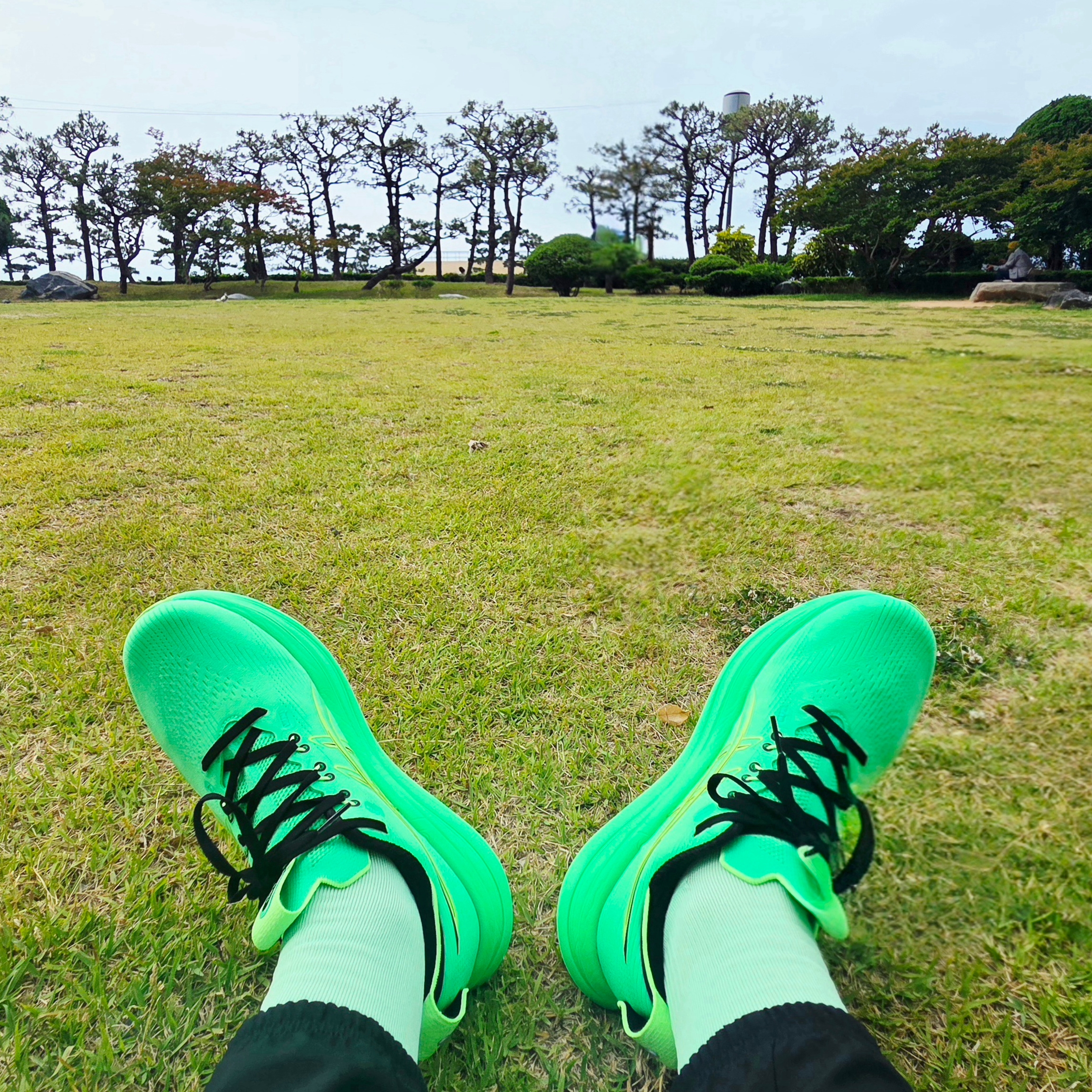 Asics Gel-Nimbus 28 Vital Green Illuminate Green 착용 스타일