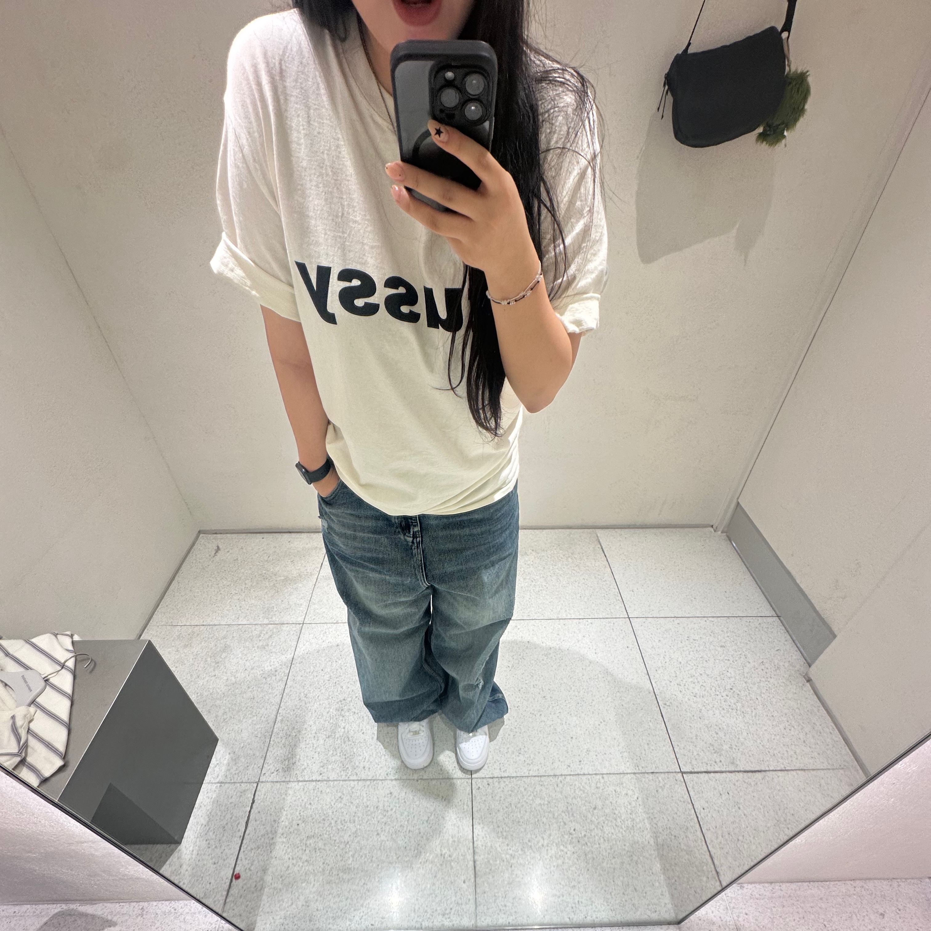 Stussy Shark Pigment Dyed T-Shirt Natural, Nike Air Force 1 '07 Low White 착용 스타일 - 1