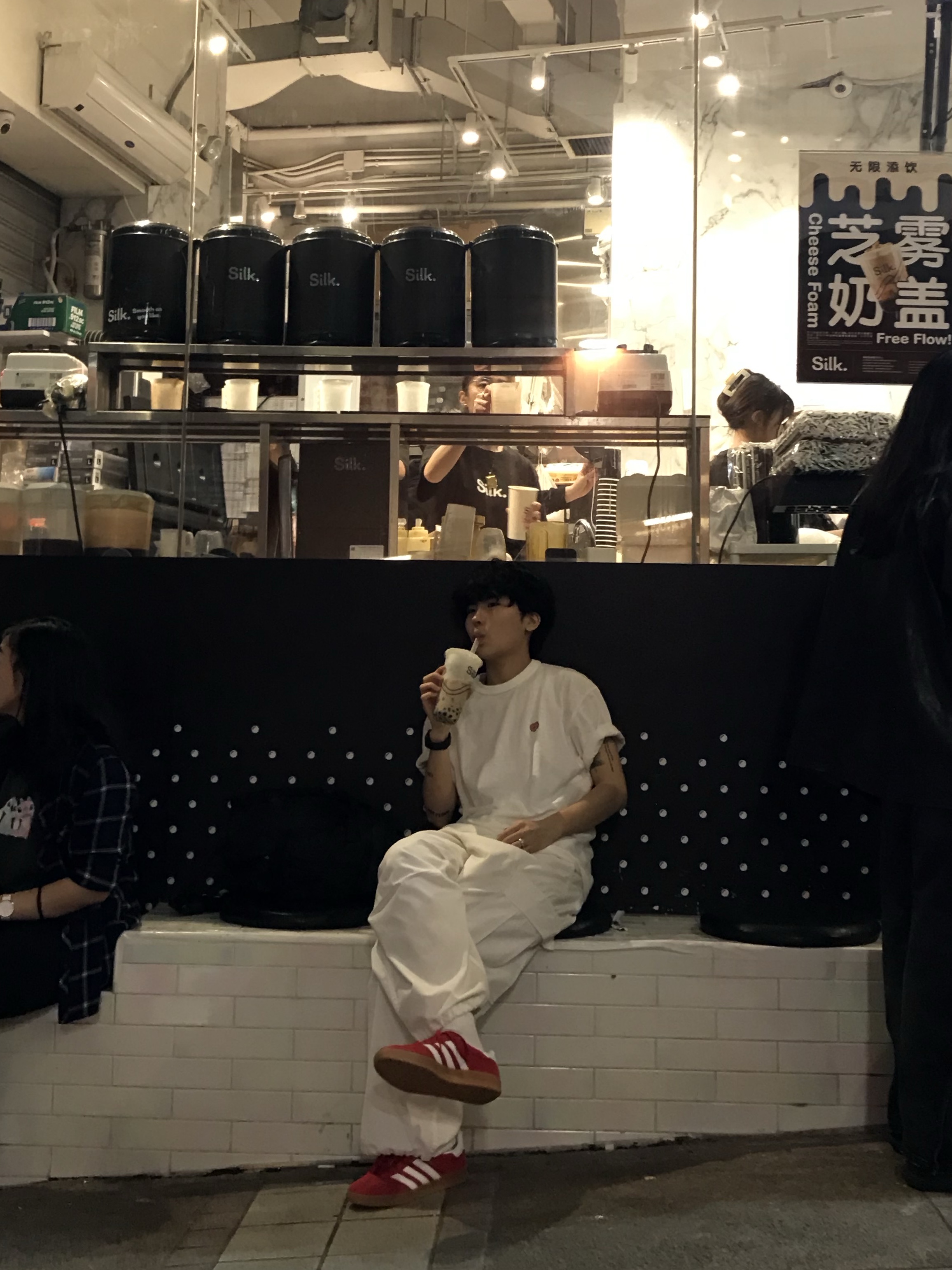 Human Made Heart Logo T-Shirt White, Adidas Gazelle Indoor Pro Team Victory Red Core White 착용 스타일 - 3