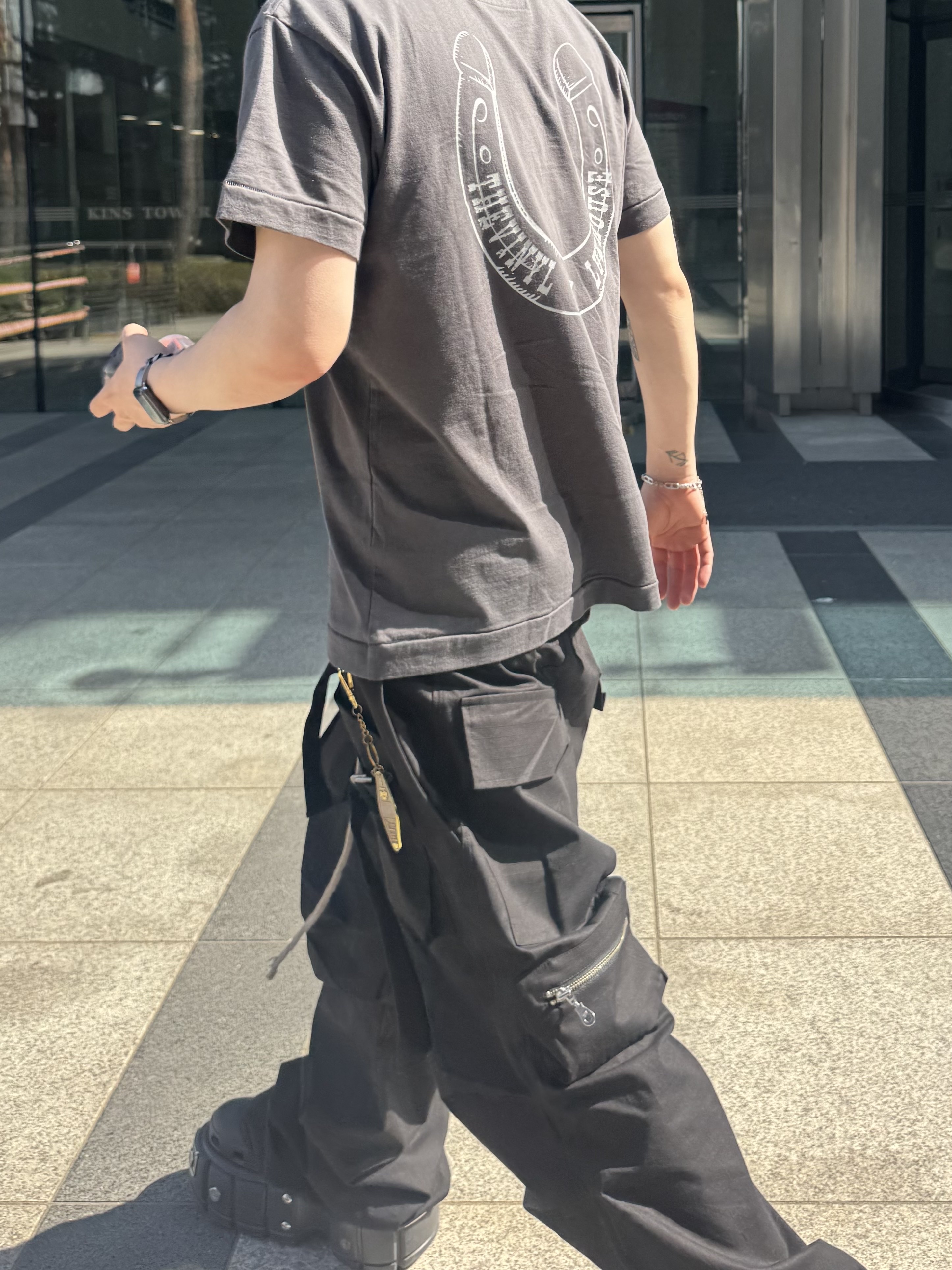 [KREAM 단독] Thevinylhouse Lucky House Tee Charcoal, Balenciaga Steroid Derby Black 착용 스타일 - 9