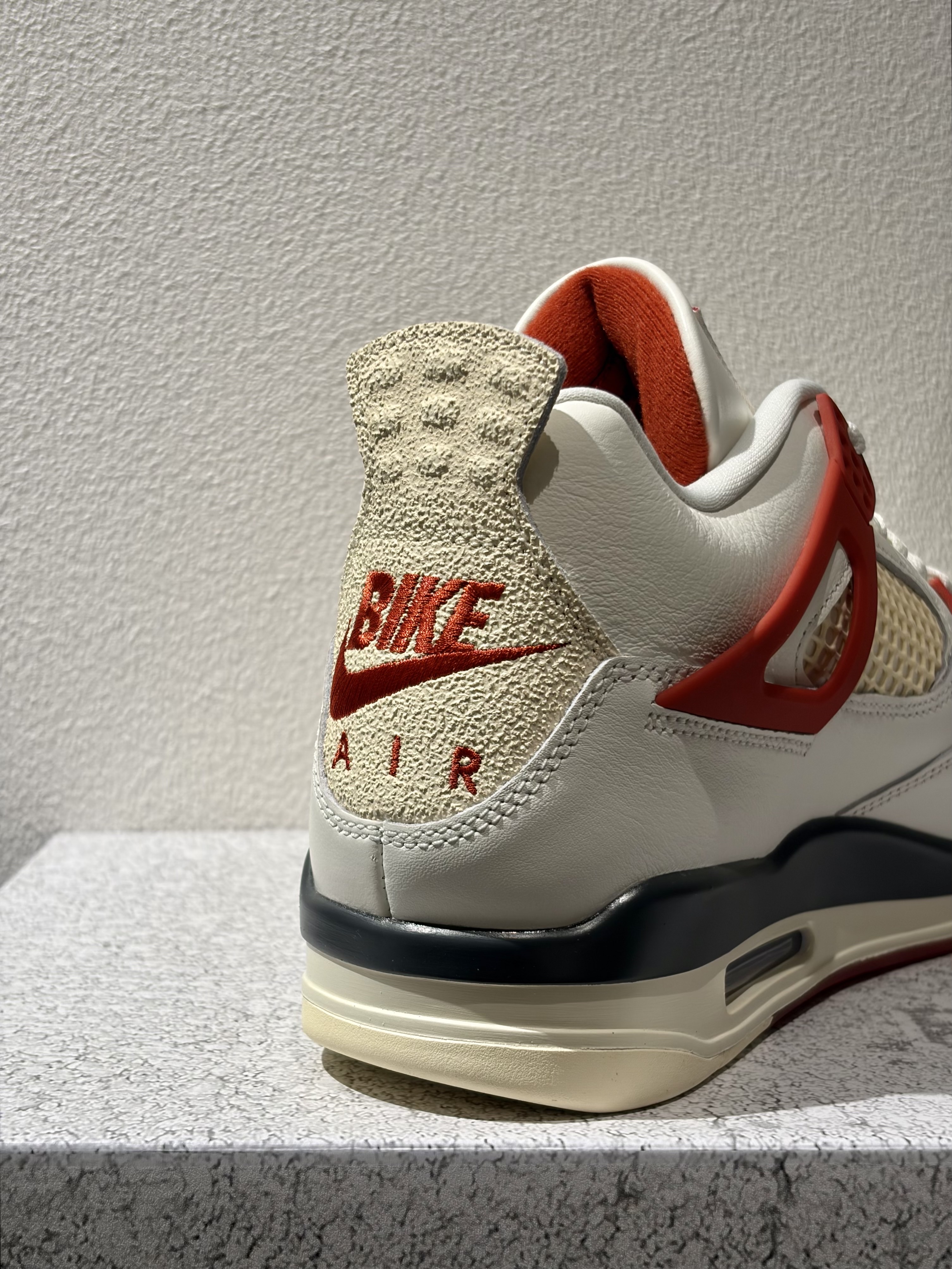 Jordan 4 x Nigel Sylvester Retro OG Brick After Brick 착용 스타일 - 4