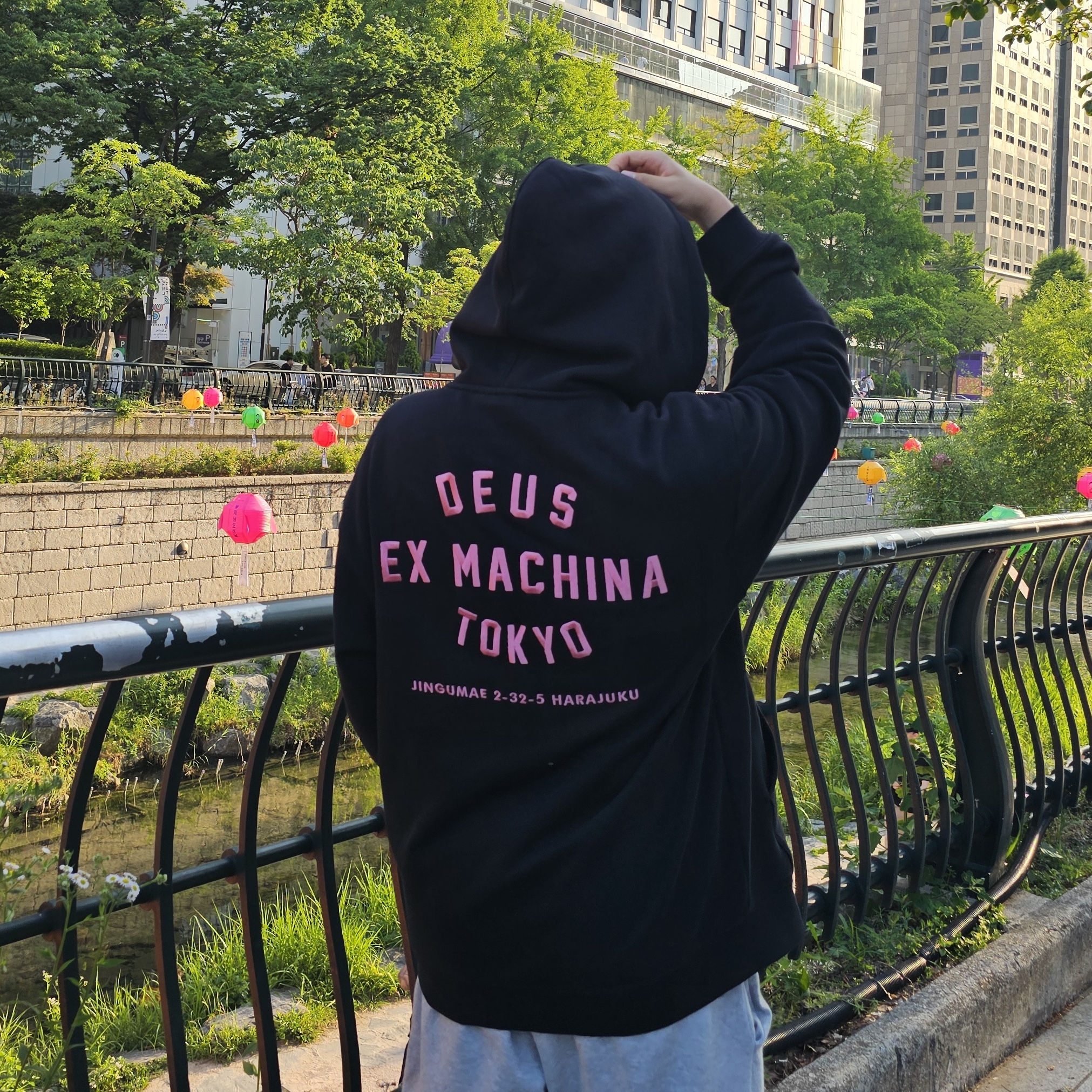 Deus Ex Machina Tokyo College Address Zip Hoodie Black 착용 스타일 - 1