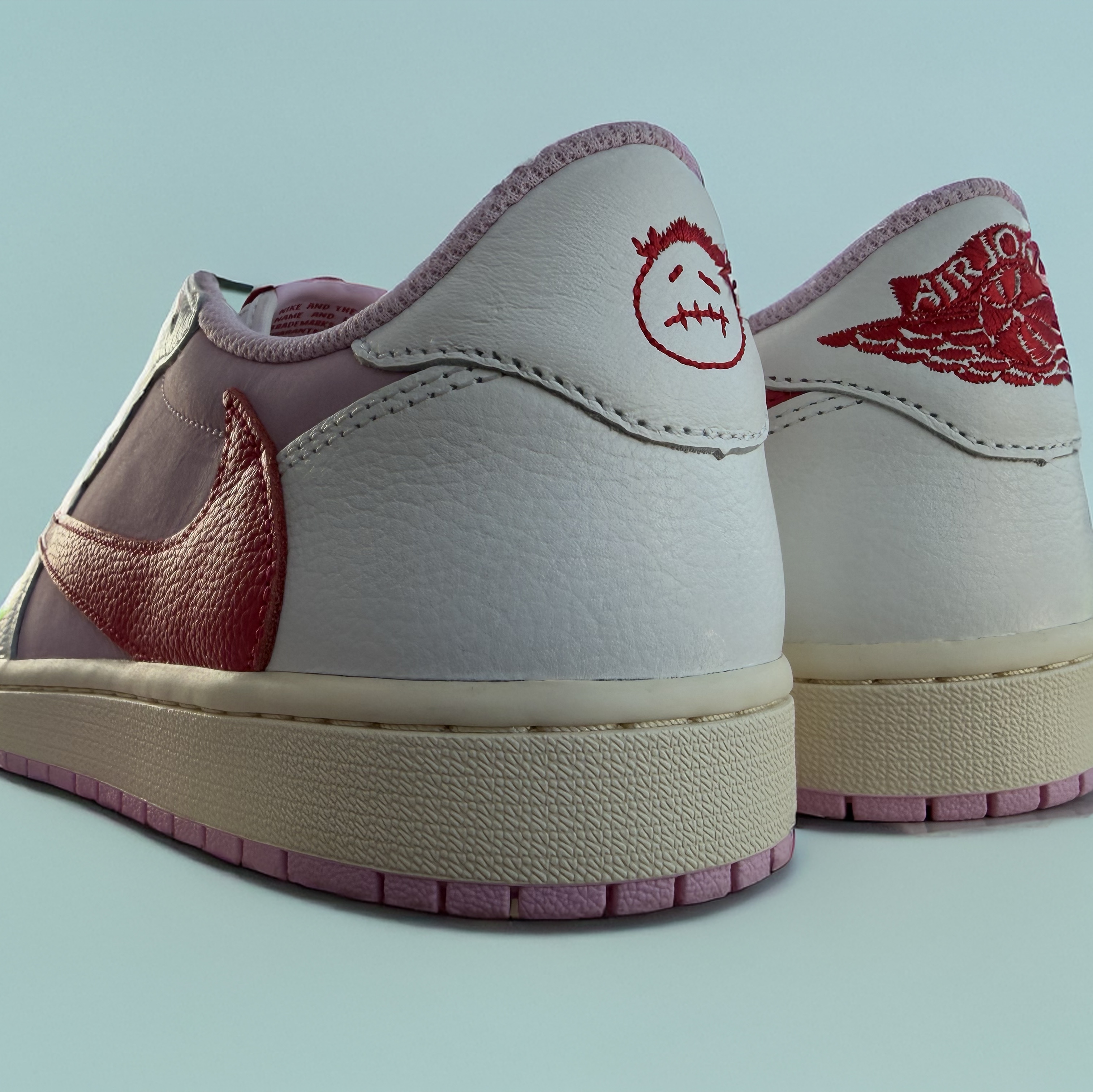 Jordan 1 x Travis Scott Retro Low OG SP Sail Tropical Pink, Jordan 1 x Travis Scott Retro Low OG SP Muslin Shy Pink 착용 스타일 - 10