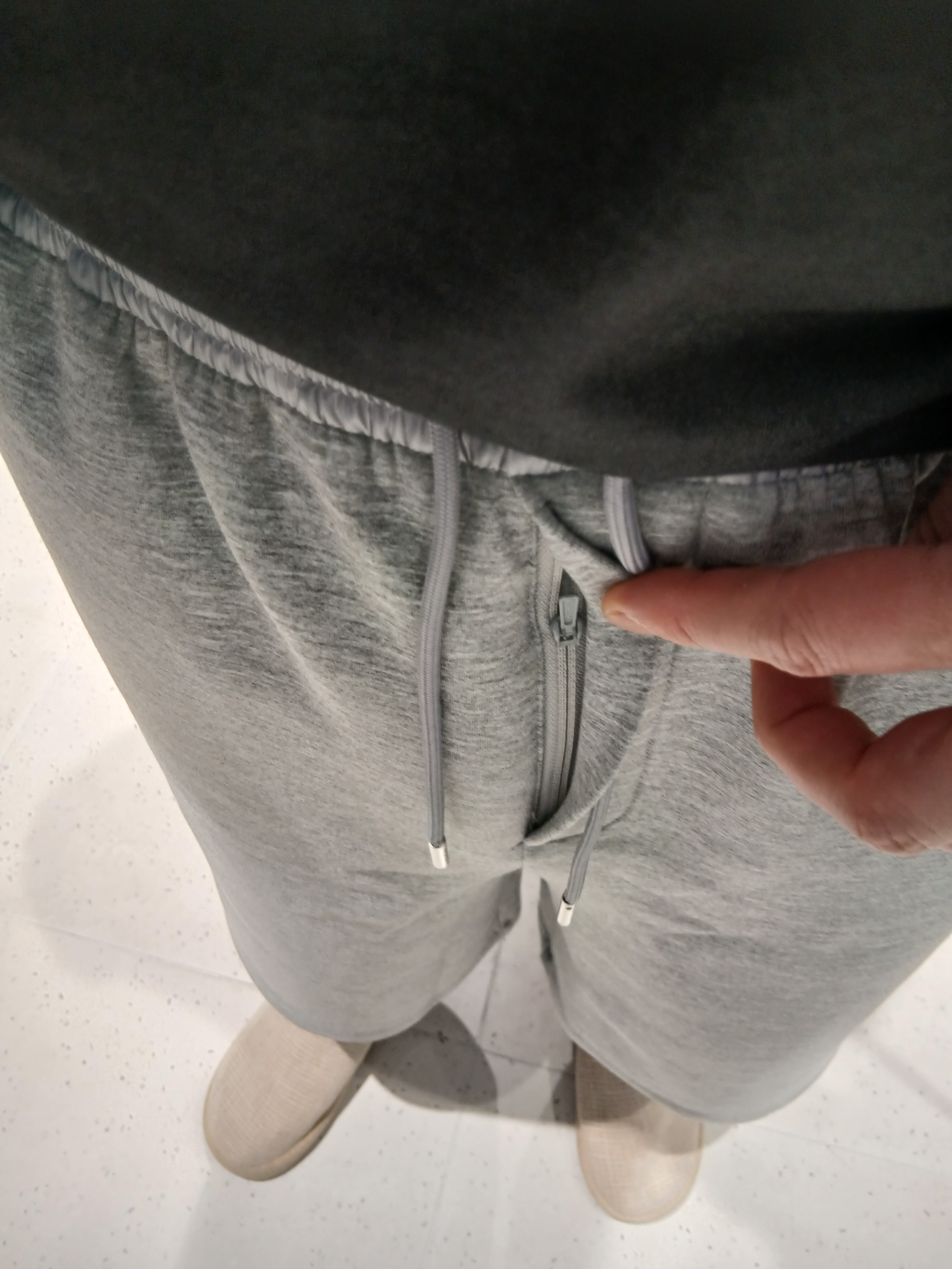 IRO Vibrio Banding Color-Block Long Bermuda Shorts Gray, Iro Corin Logo Cotton T-Shirt Gray 착용 스타일 - 7