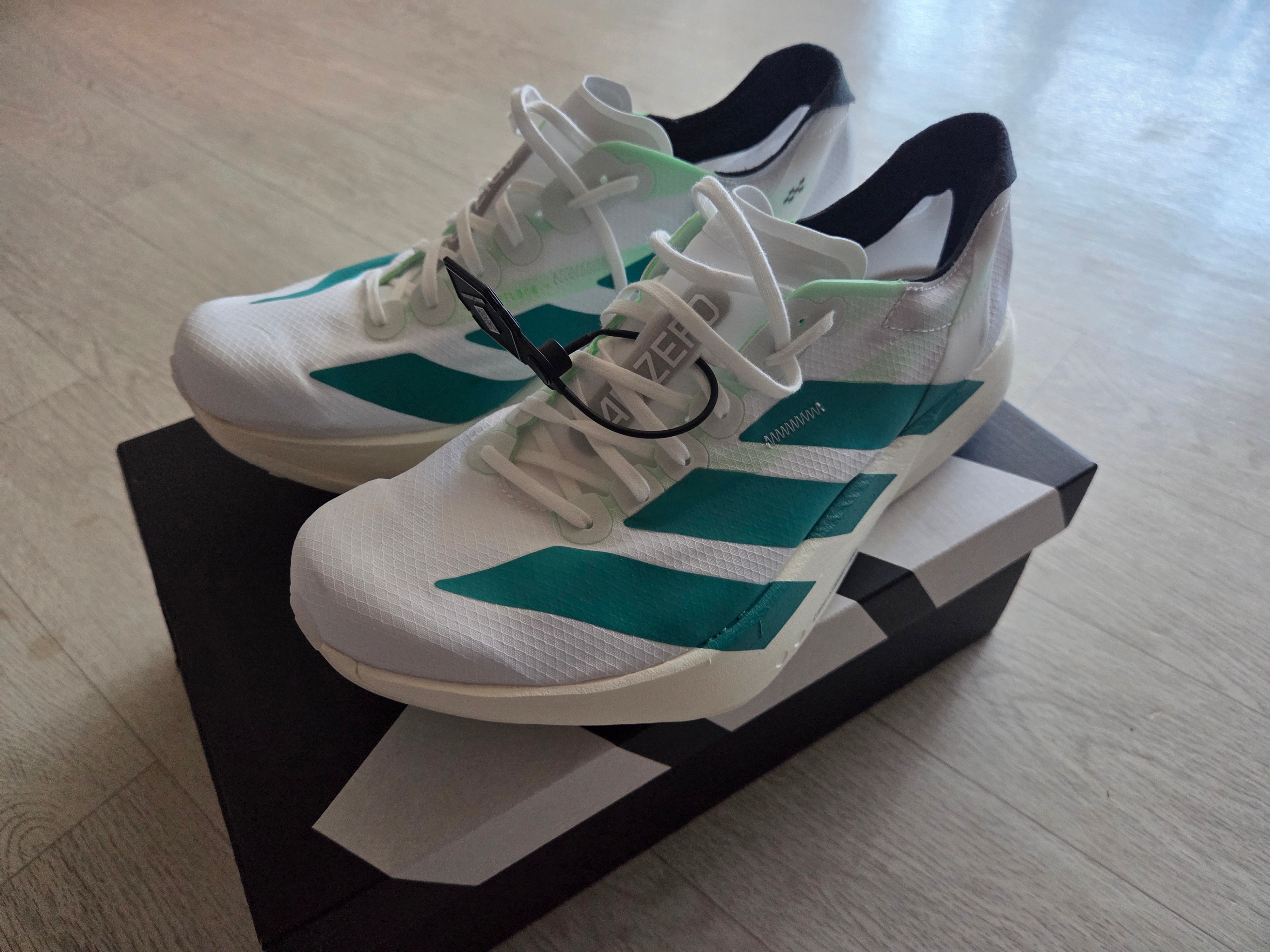 Adidas Adizero Adios Pro 4 Cloud White Pure Teal 착용 스타일 - 1