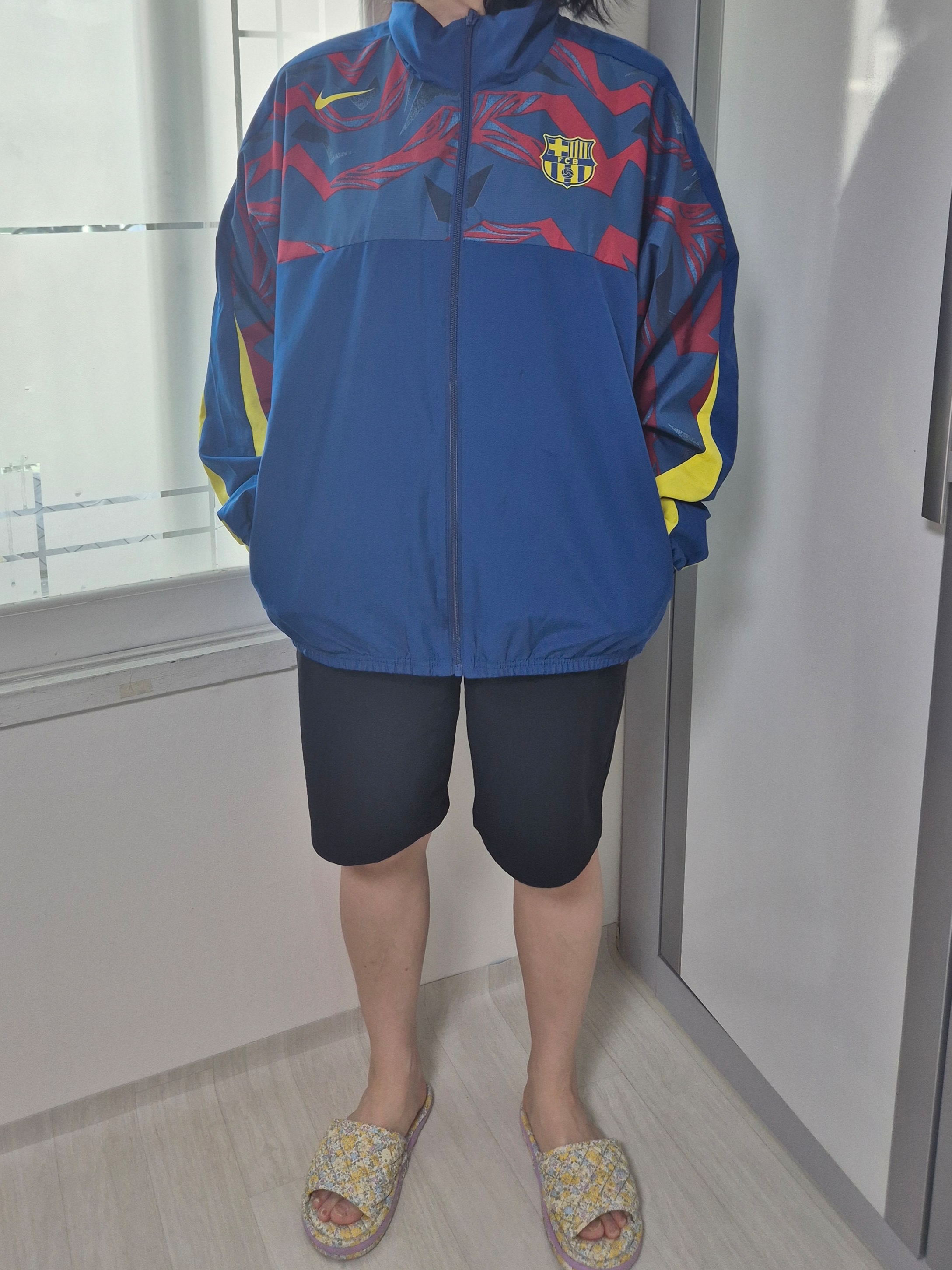 Nike FC Barcelona Starting 5 Force Football Woven Jacket Gym Blue Opti Yellow (FZ1281-431) (Non Marking Ver.) 착용 스타일