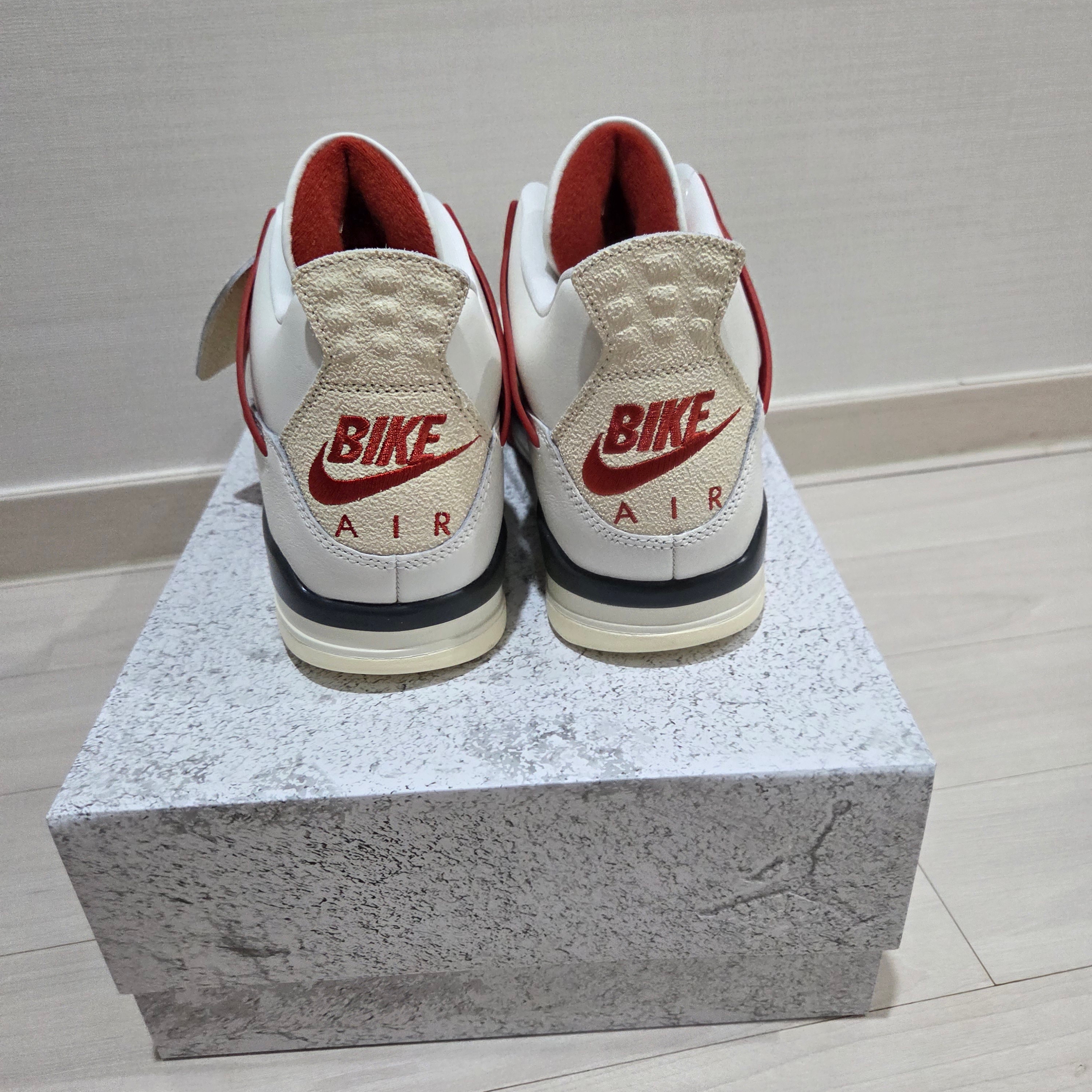 Jordan 4 x Nigel Sylvester Retro OG Brick After Brick 착용 스타일 - 3