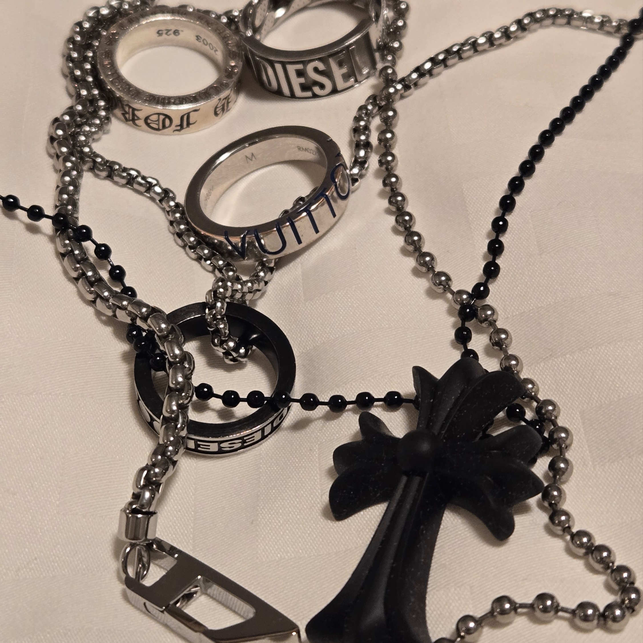 Chrome Hearts Spacer Forever Ring 6mm Silver, Chrome Hearts Silichrome CH Cross Pendant Black 2022/2023/2025 착용 스타일