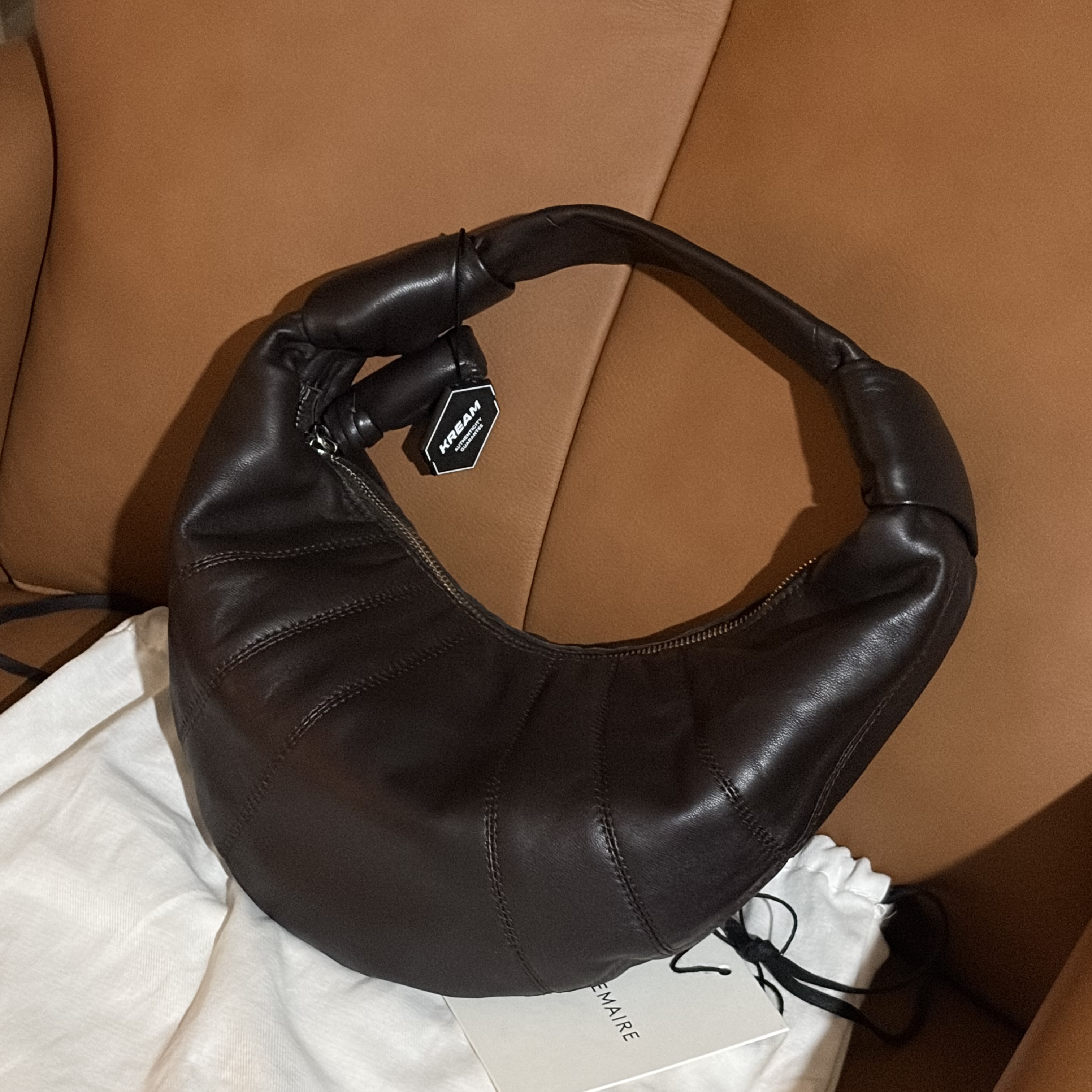 Lemaire Mini Fortune Croissant Bag Soft Nappa Leather Dark Chocolate 착용 스타일