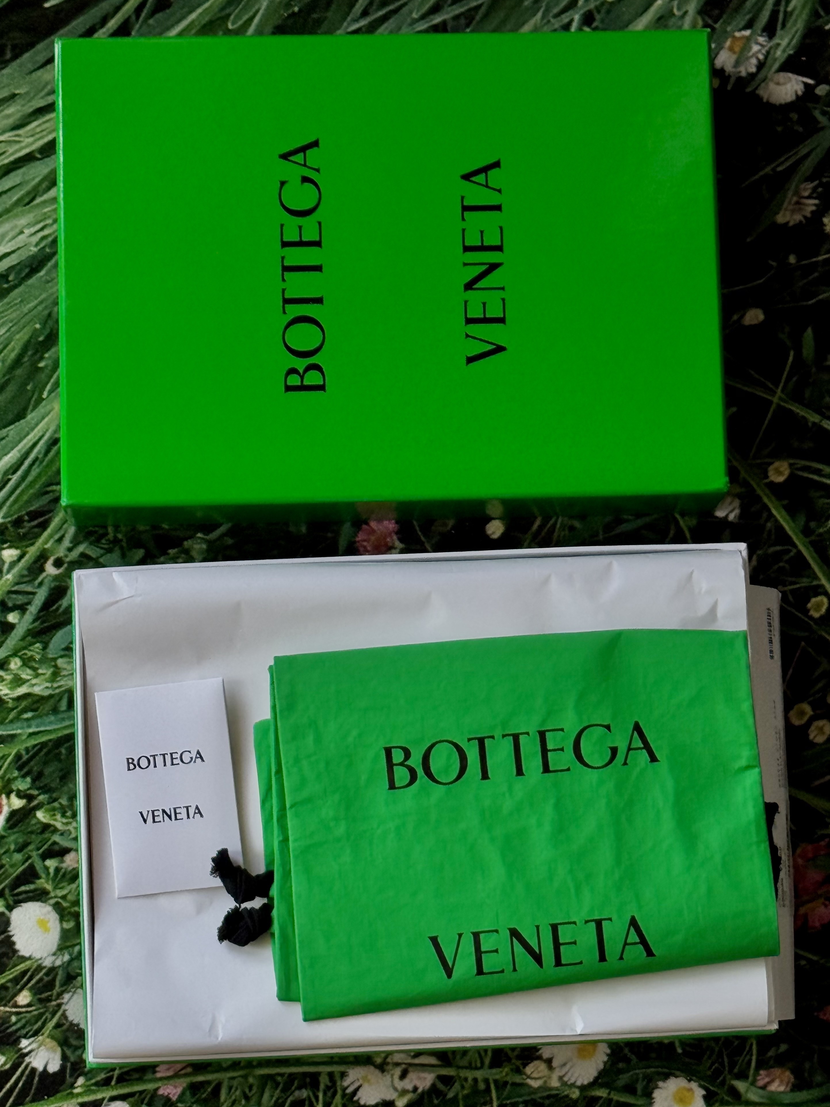 (W) Bottega Veneta Slider Parakeet, Bottega Veneta Rubber Slider Parakeet 착용 스타일 - 7