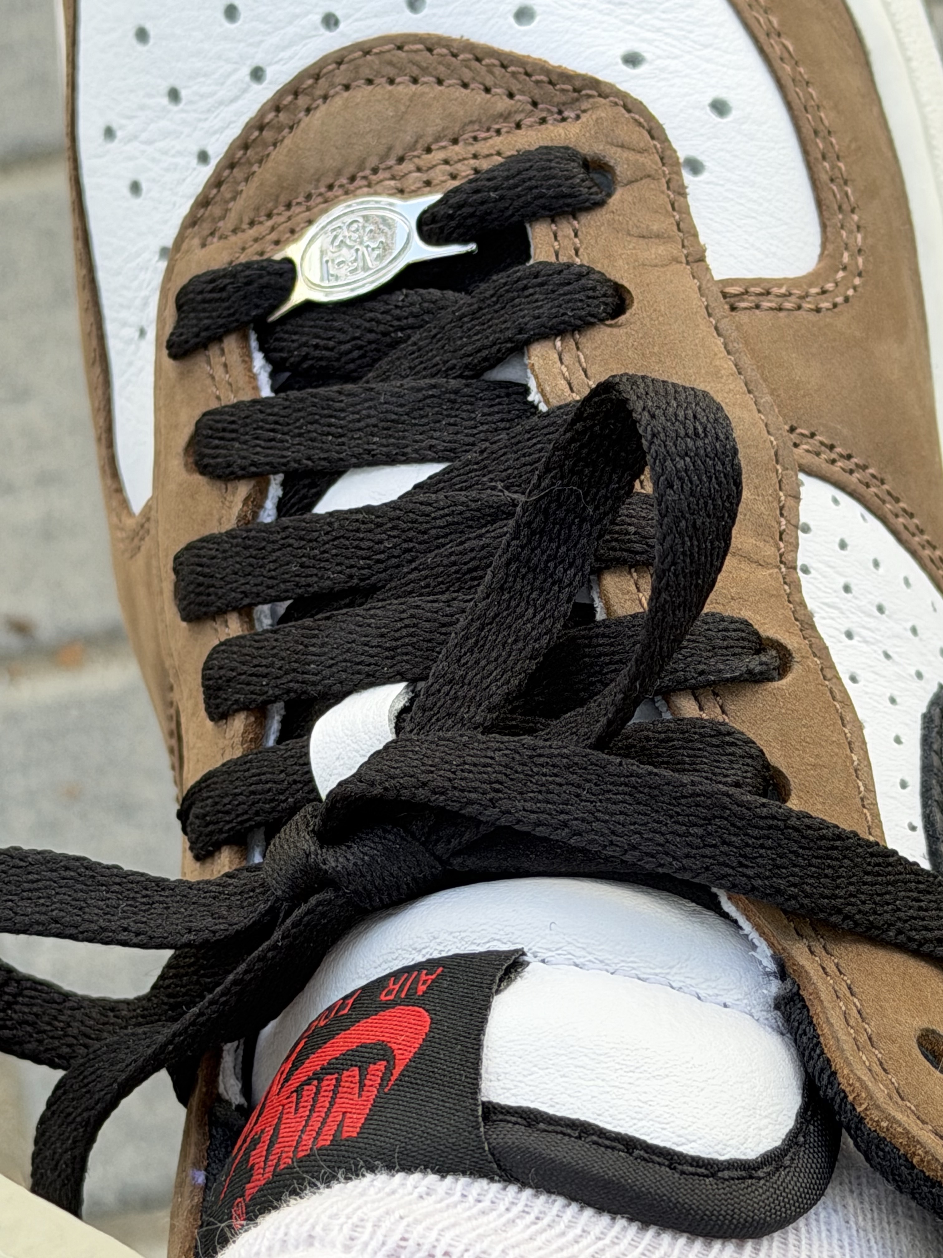 Nike Air Force 1 Low Retro White and Baroque Brown, MAX SIEDENTOPF Solo Exhibition 1인권 착용 스타일 - 4