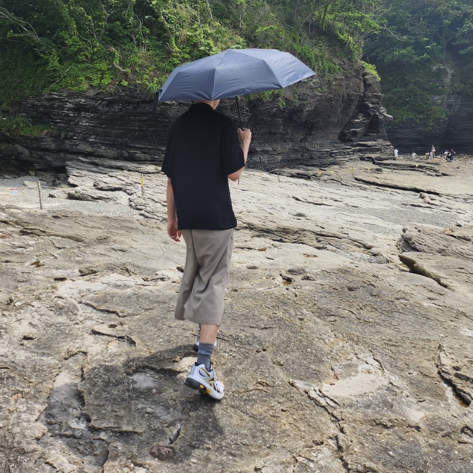 N ARCHIVE Crease Cotton Open Collar Shirts Black 착용 스타일