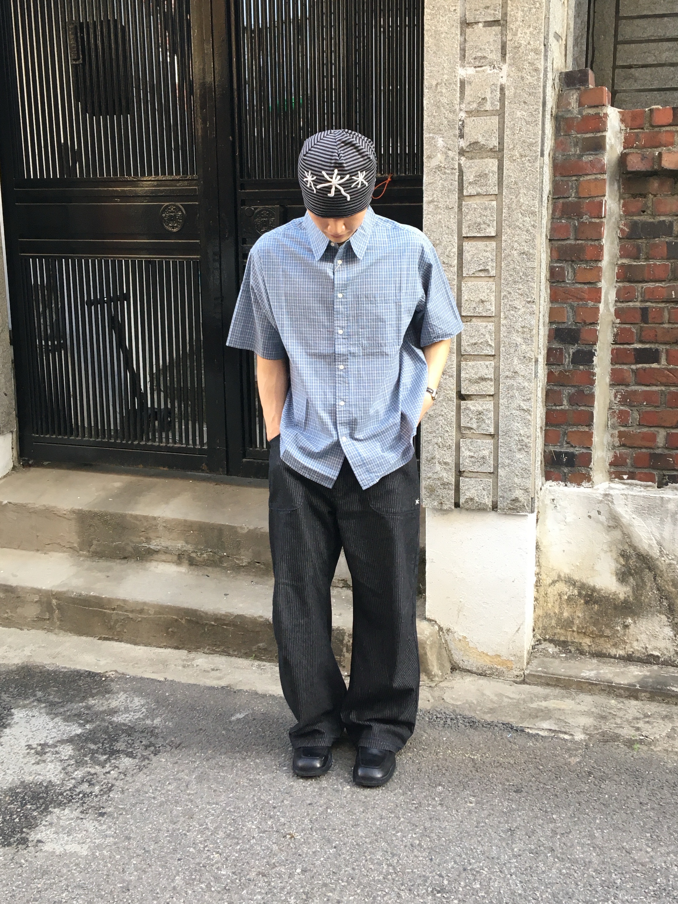 Kinchi Foat - 505 (a) Black, The Coldest Moment TCM Starfish Pin Stripe Pants Black 착용 스타일