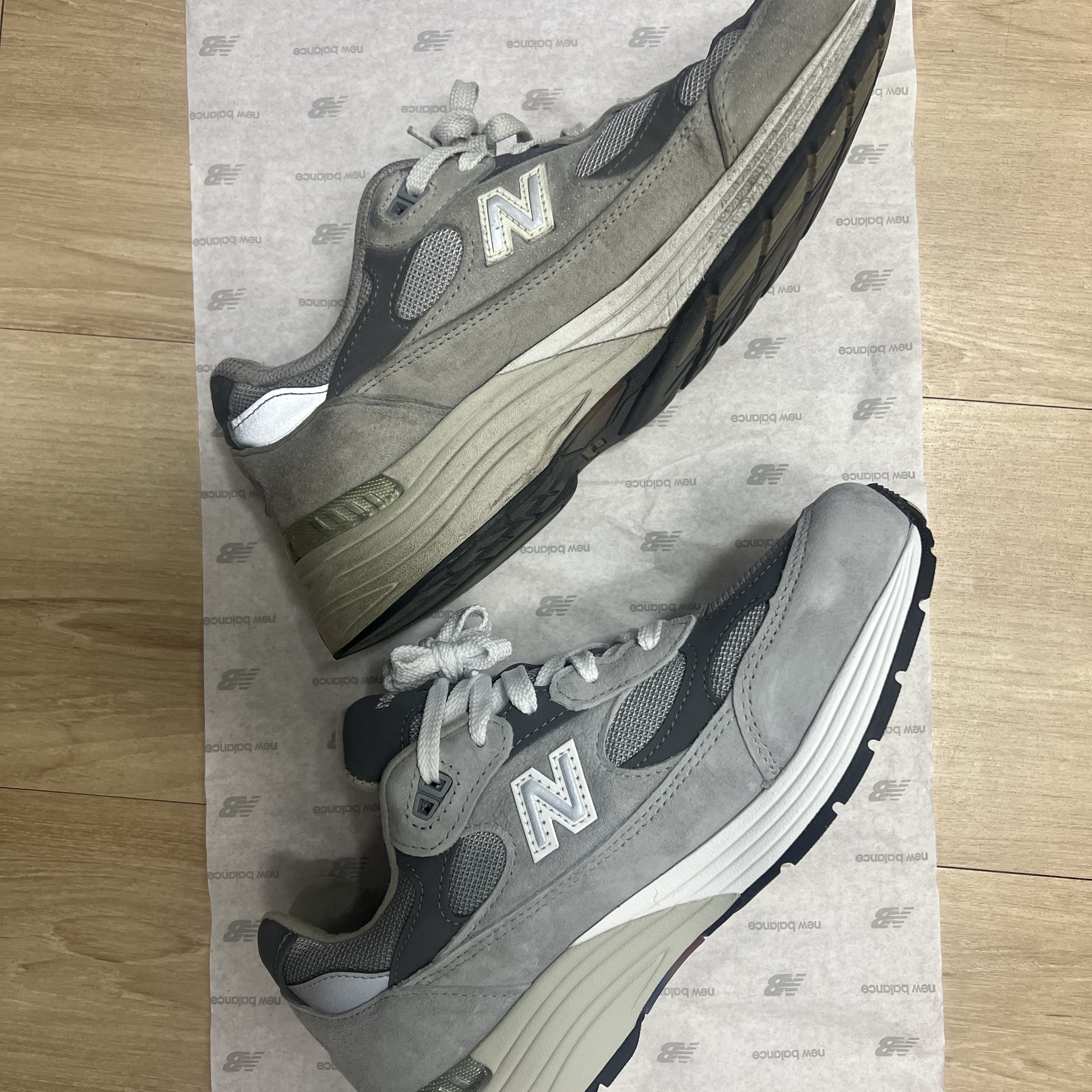 New Balance 992 Made in USA Grey - D Standard, New Balance 992 Made in USA Core Grey Silver Metallic 착용 스타일 - 3