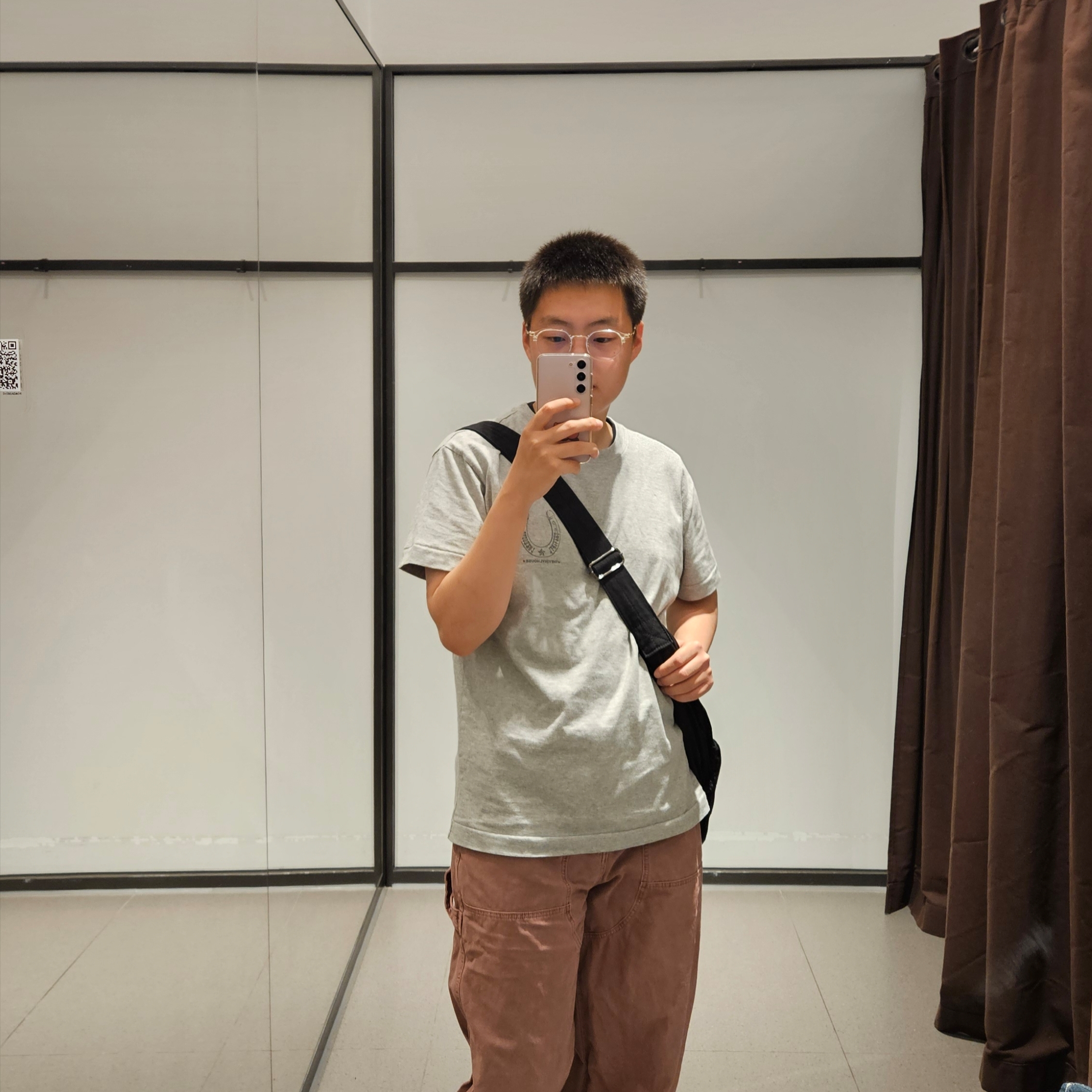 Thevinylhouse Lucky House Tee Grey 착용 스타일 - 2