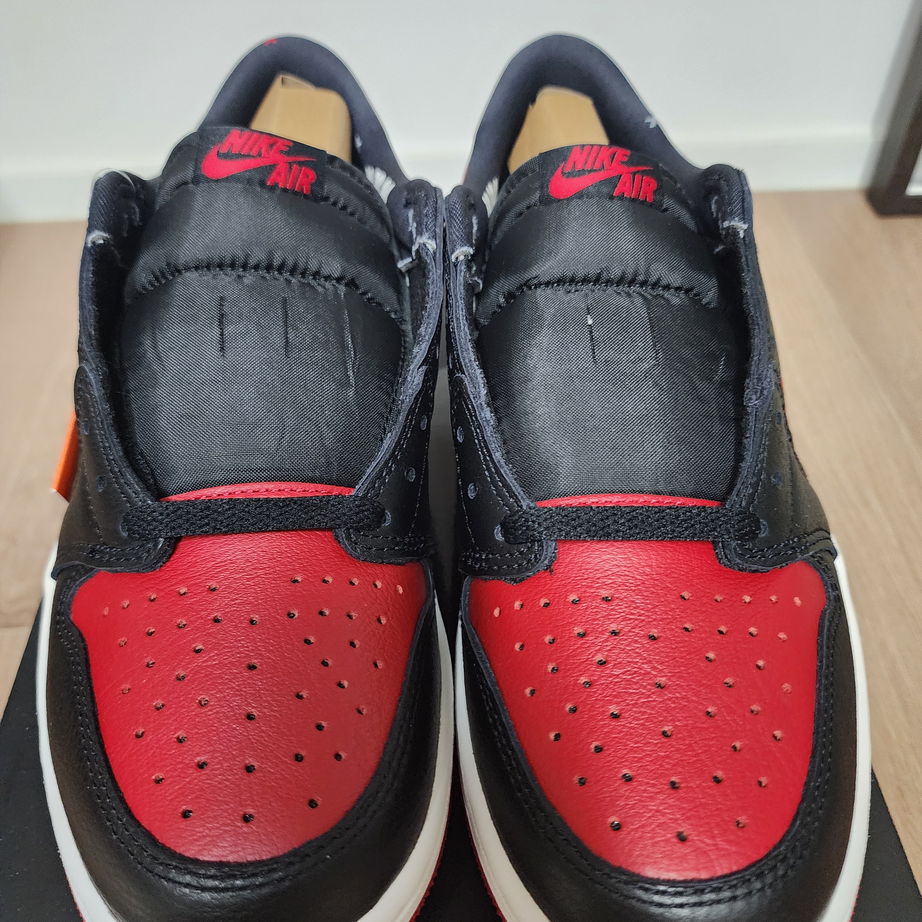Jordan 1 Retro Low OG Banned 2026 착용 스타일 - 1