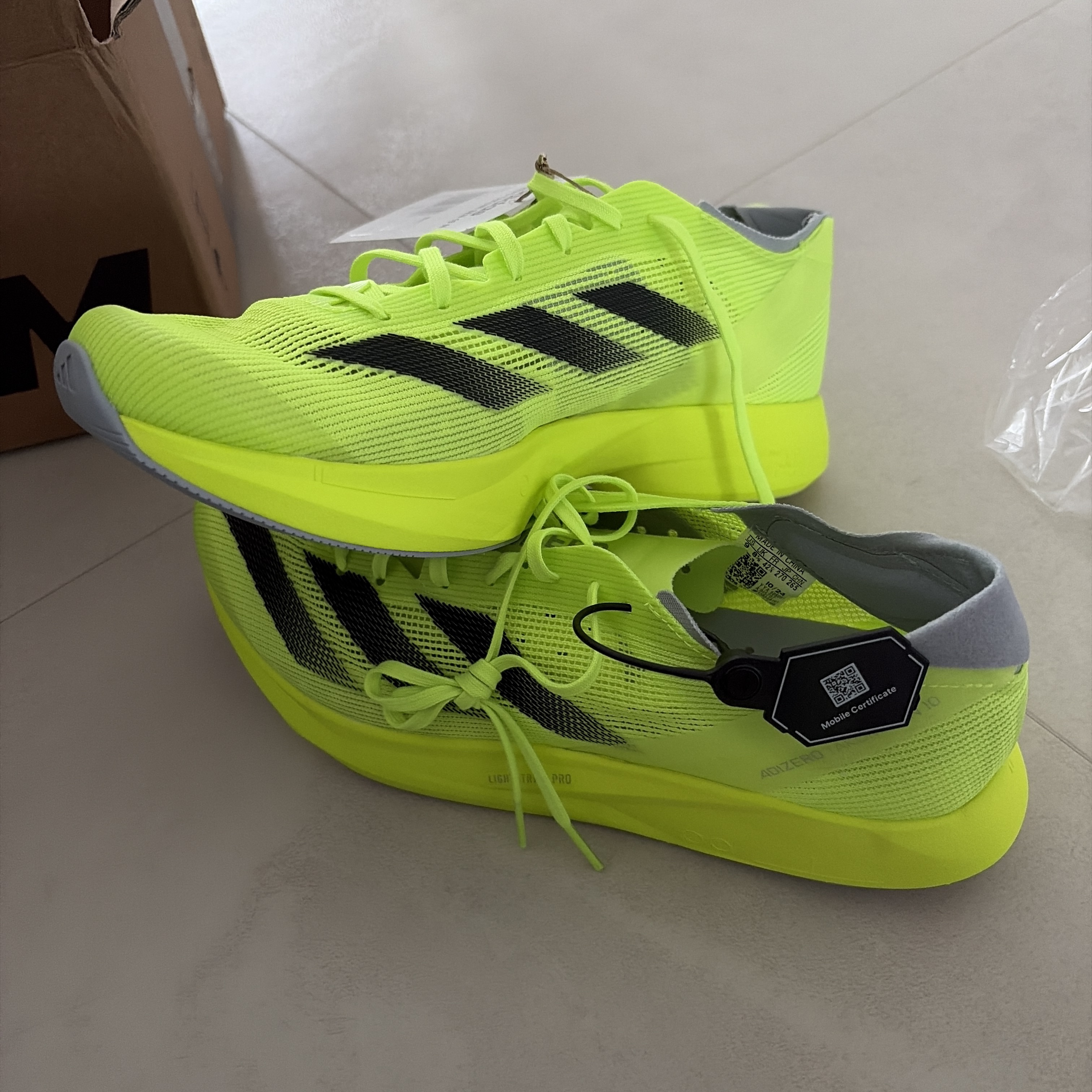 Adidas Adizero Takumi Sen 10 Lucid Lemon Core Black 착용 스타일