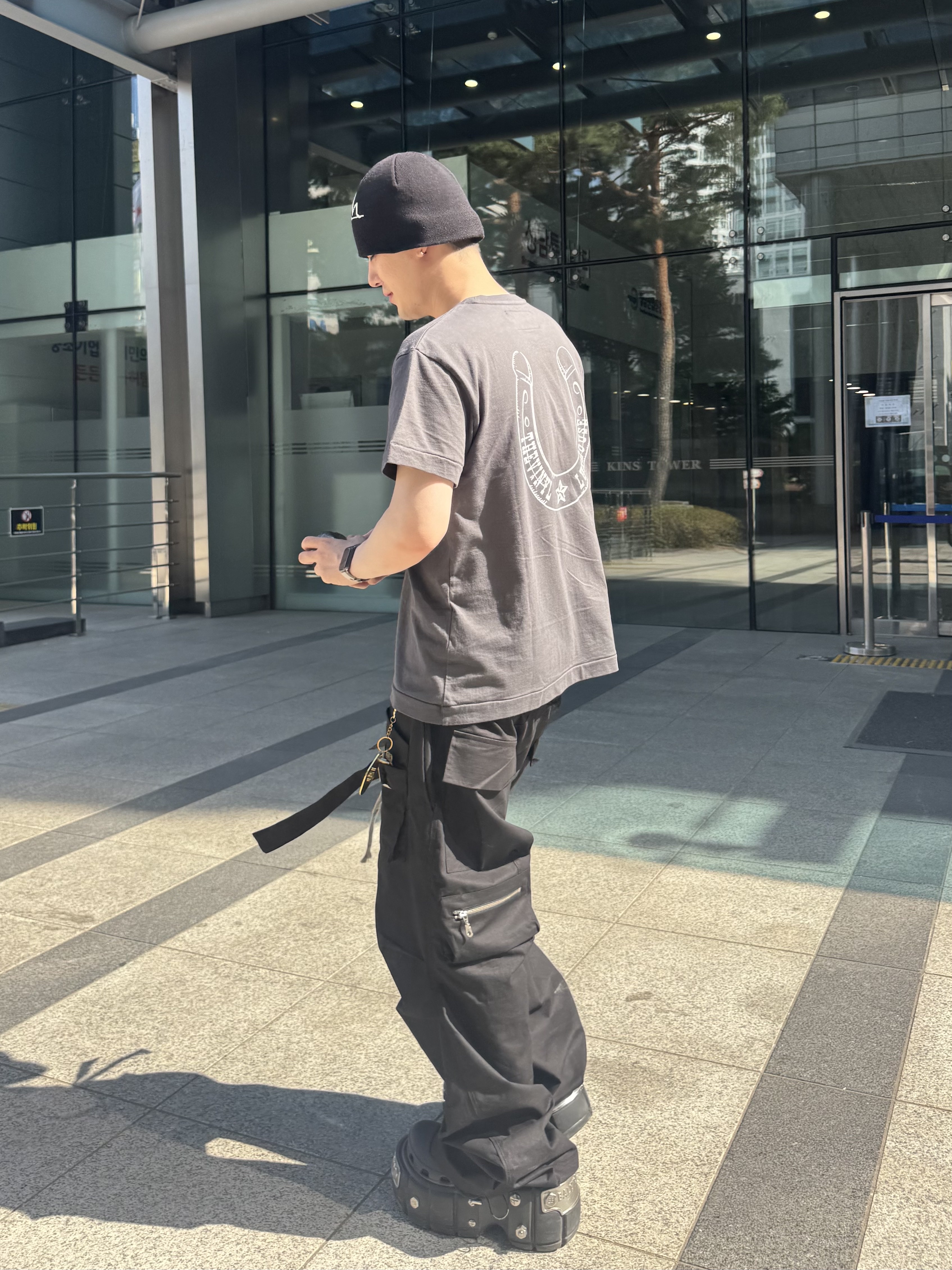 [KREAM 단독] Thevinylhouse Lucky House Tee Charcoal, Balenciaga Steroid Derby Black 착용 스타일 - 8