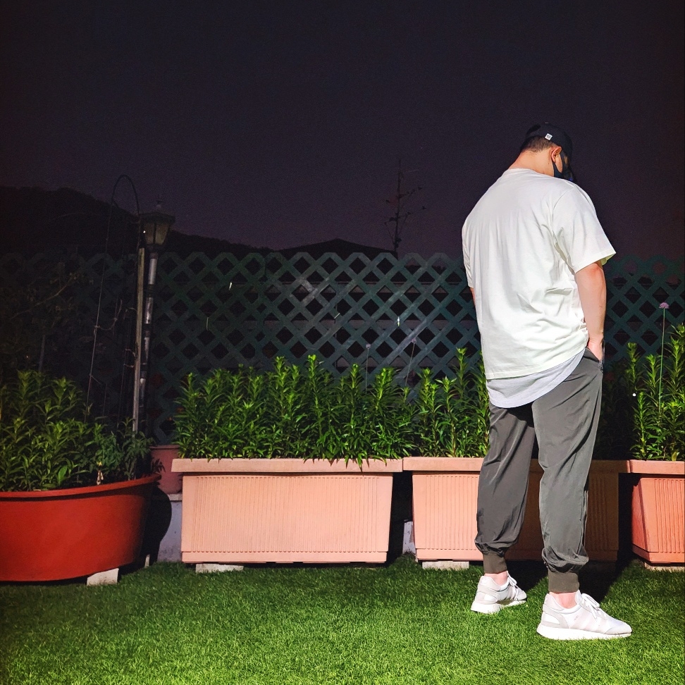 AAPE Now Cap Black, BAPE Palm Tree Camo By Bathing Ape Relaxed Fit T-Shirt Ivory 착용 스타일 - 3