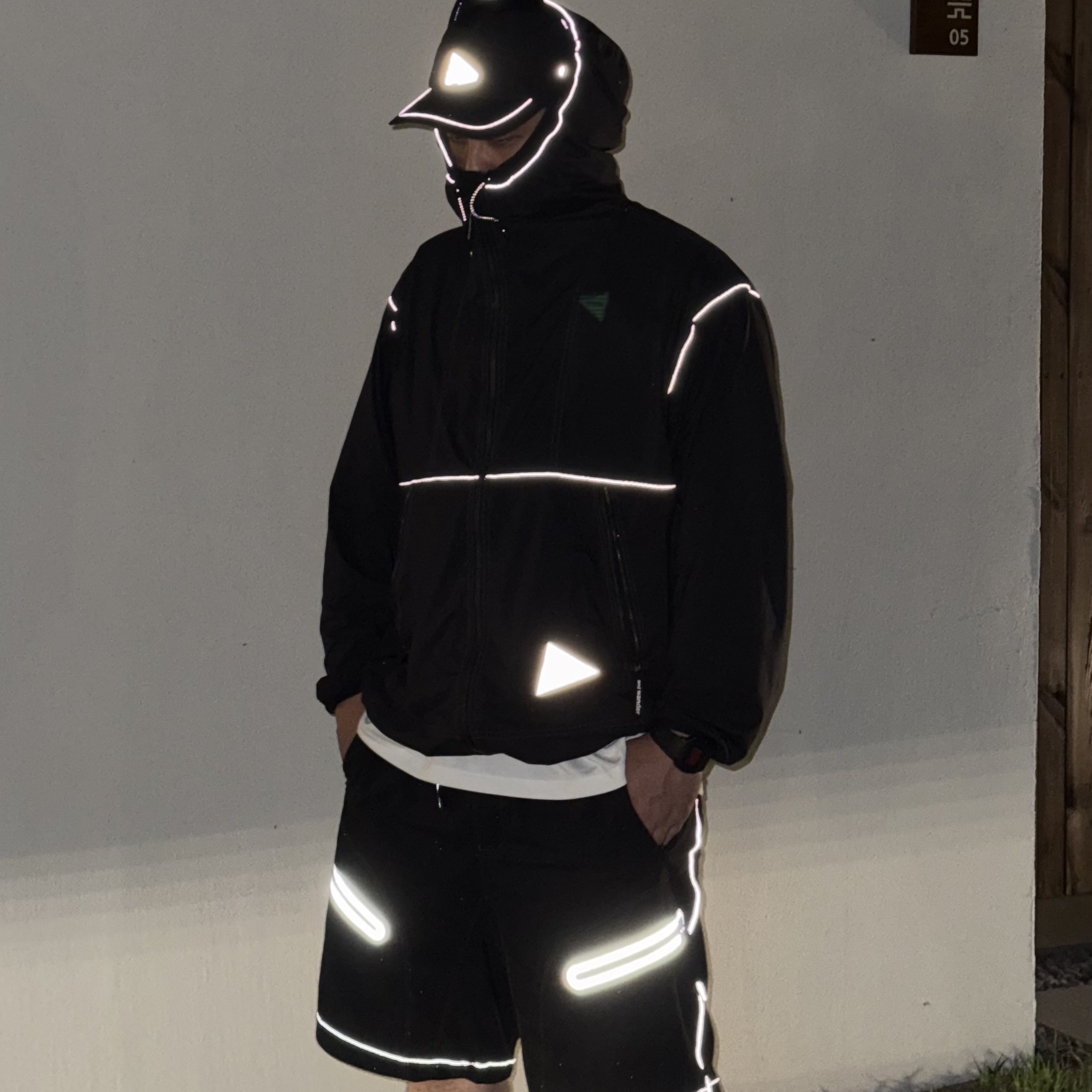 And Wander x Gramicci Patchwork Wind Cap Black, And Wander Pertex Wind Jacket Black 착용 스타일