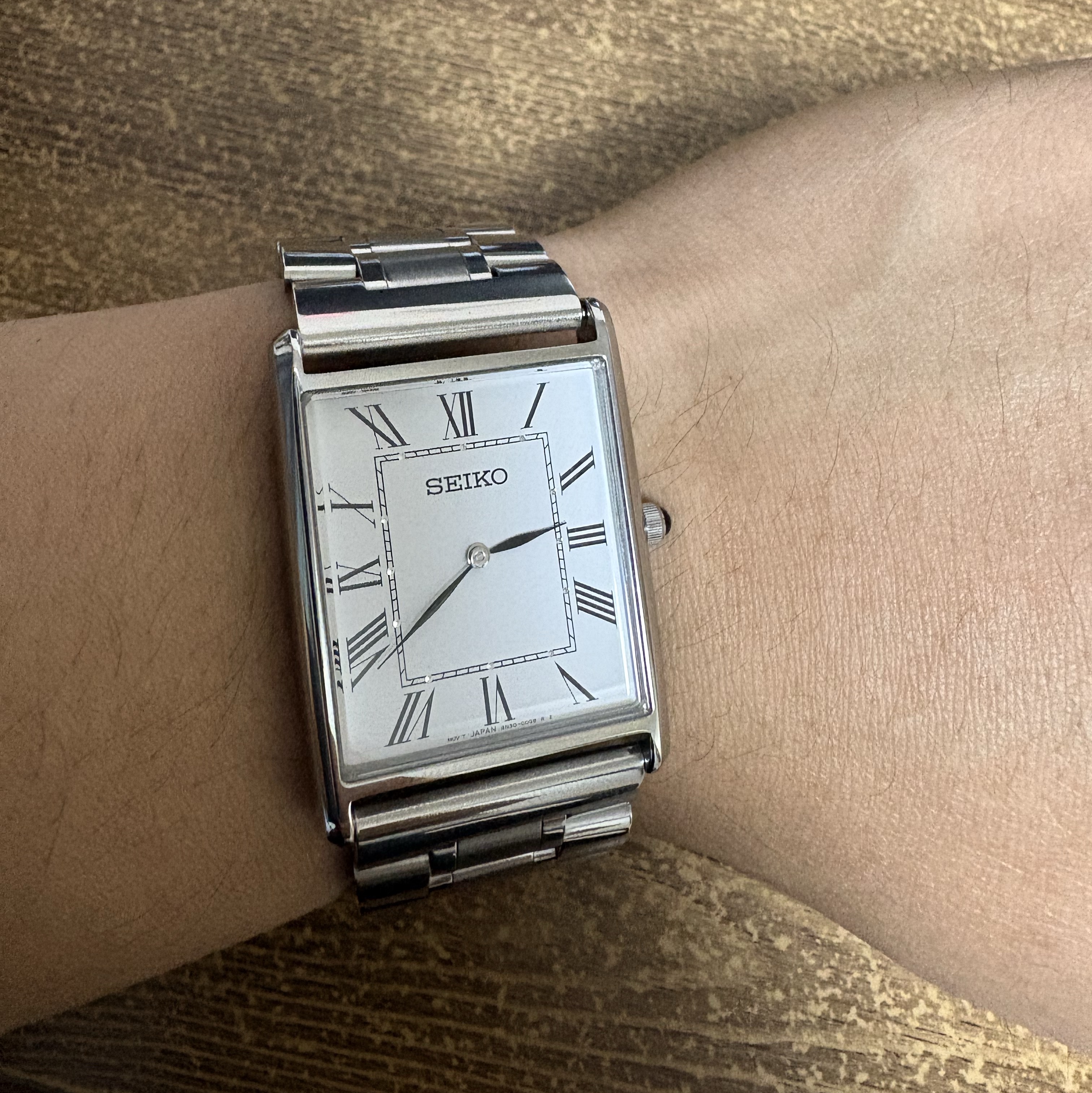 Seiko SWR049P1 28.4mm Black 착용 스타일