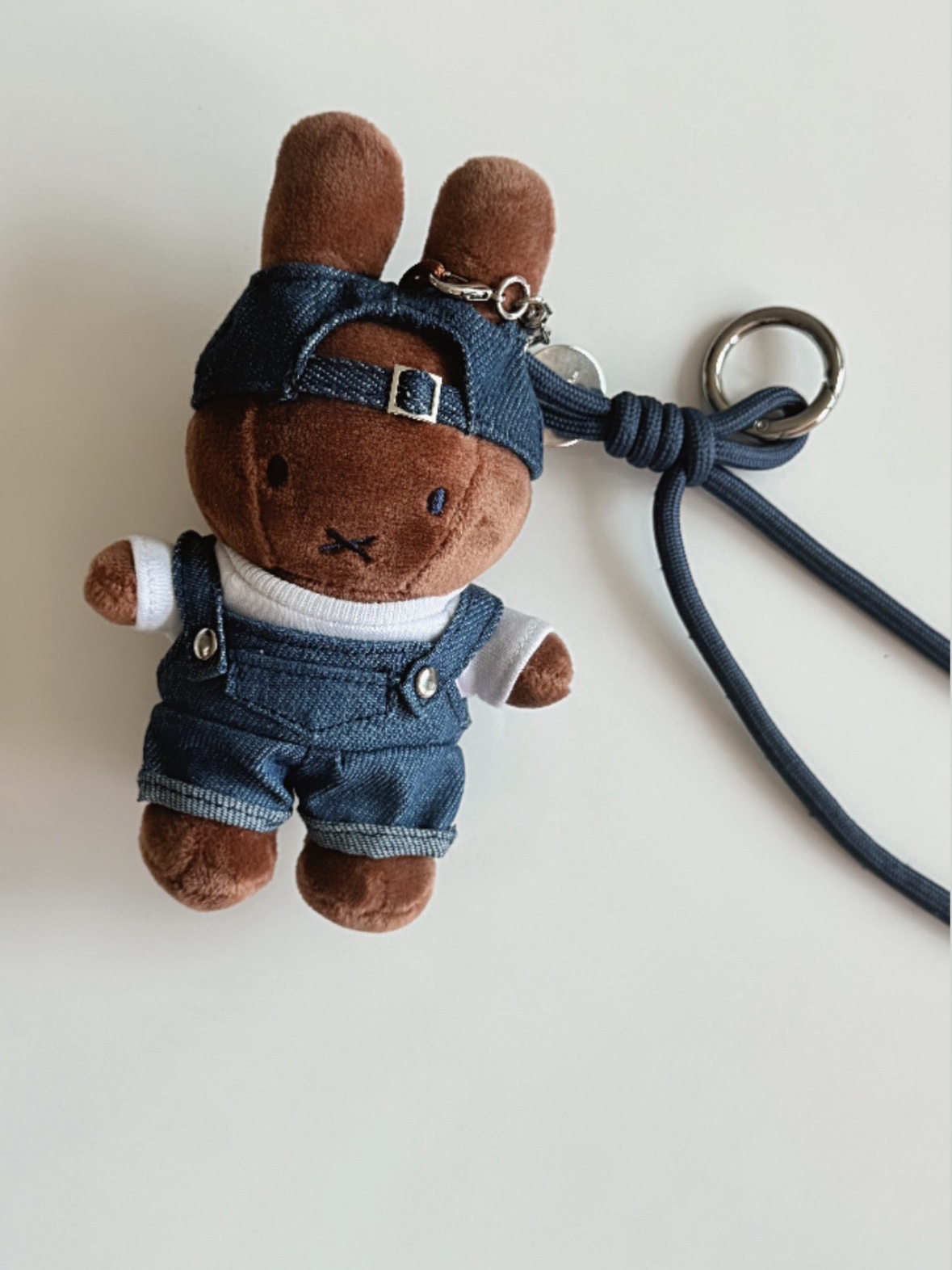 Miffy Seoul Denim Edition Poppy Keyring 착용 스타일