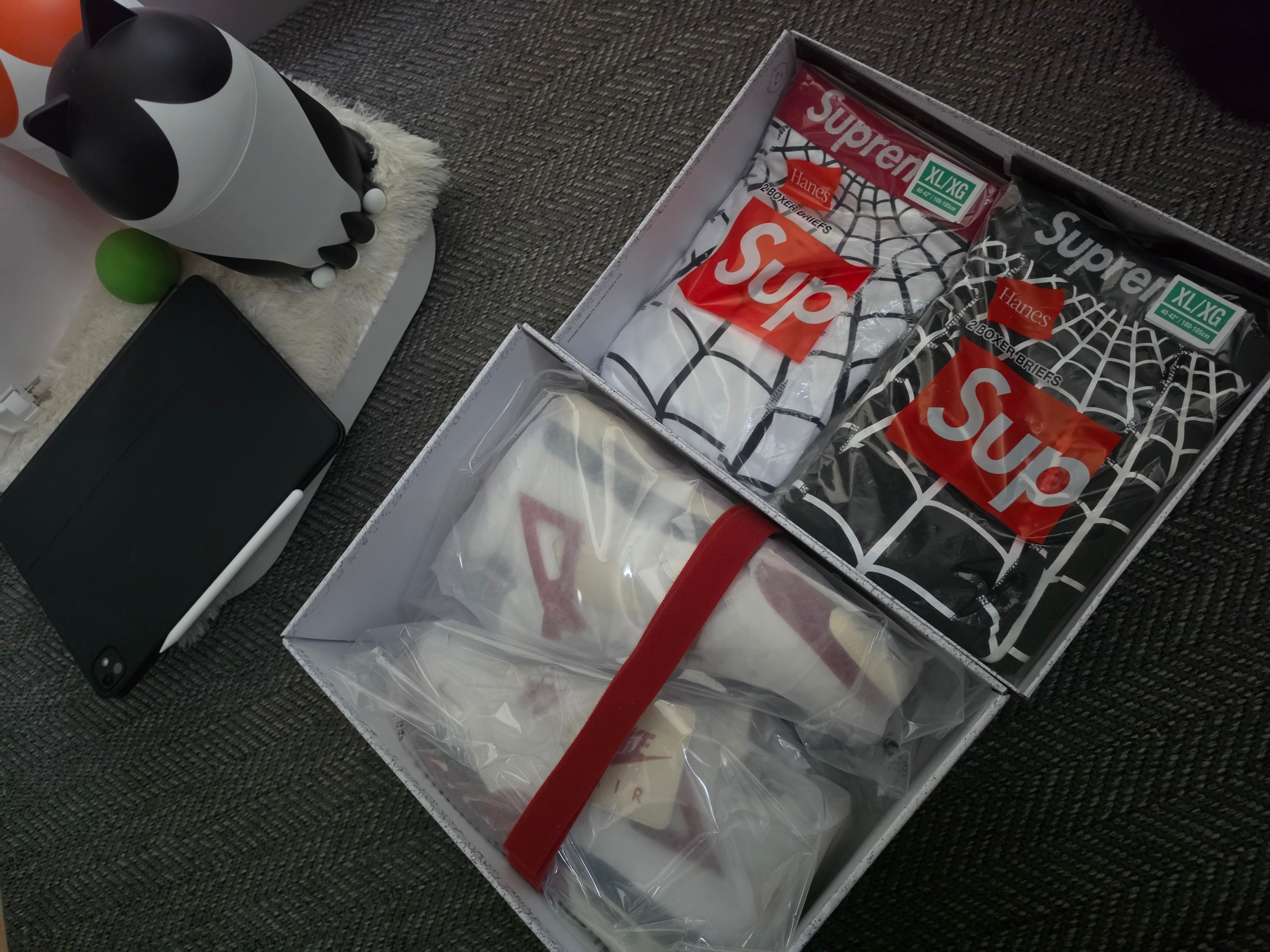 Supreme x Hanes Spider-Man Boxer Briefs Black (2 Pack) - 26SS, Supreme x Hanes Spider-Man Boxer Briefs White (2 Pack) - 26SS 착용 스타일