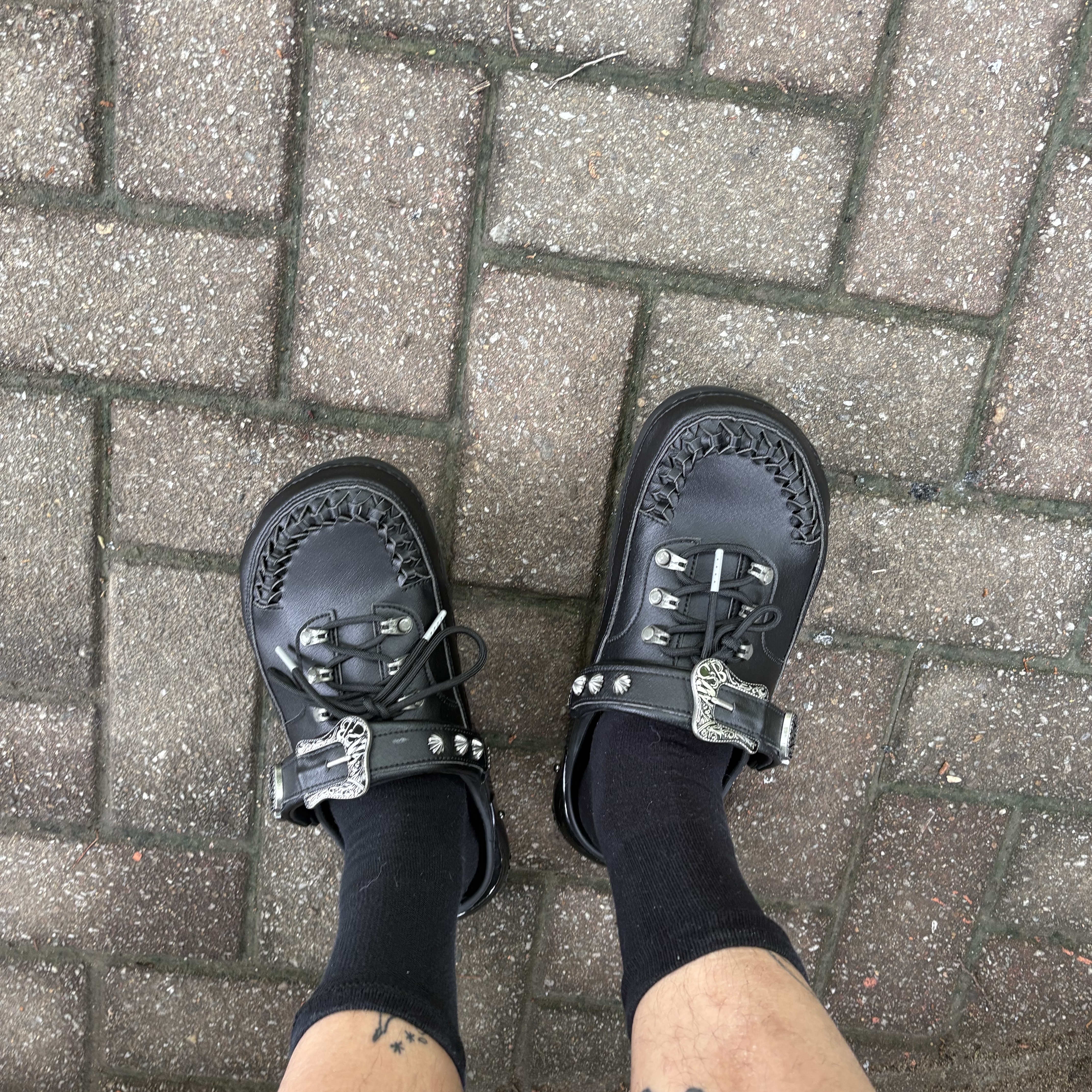 Crocs x Andersson Bell Classic Clog Black 착용 스타일