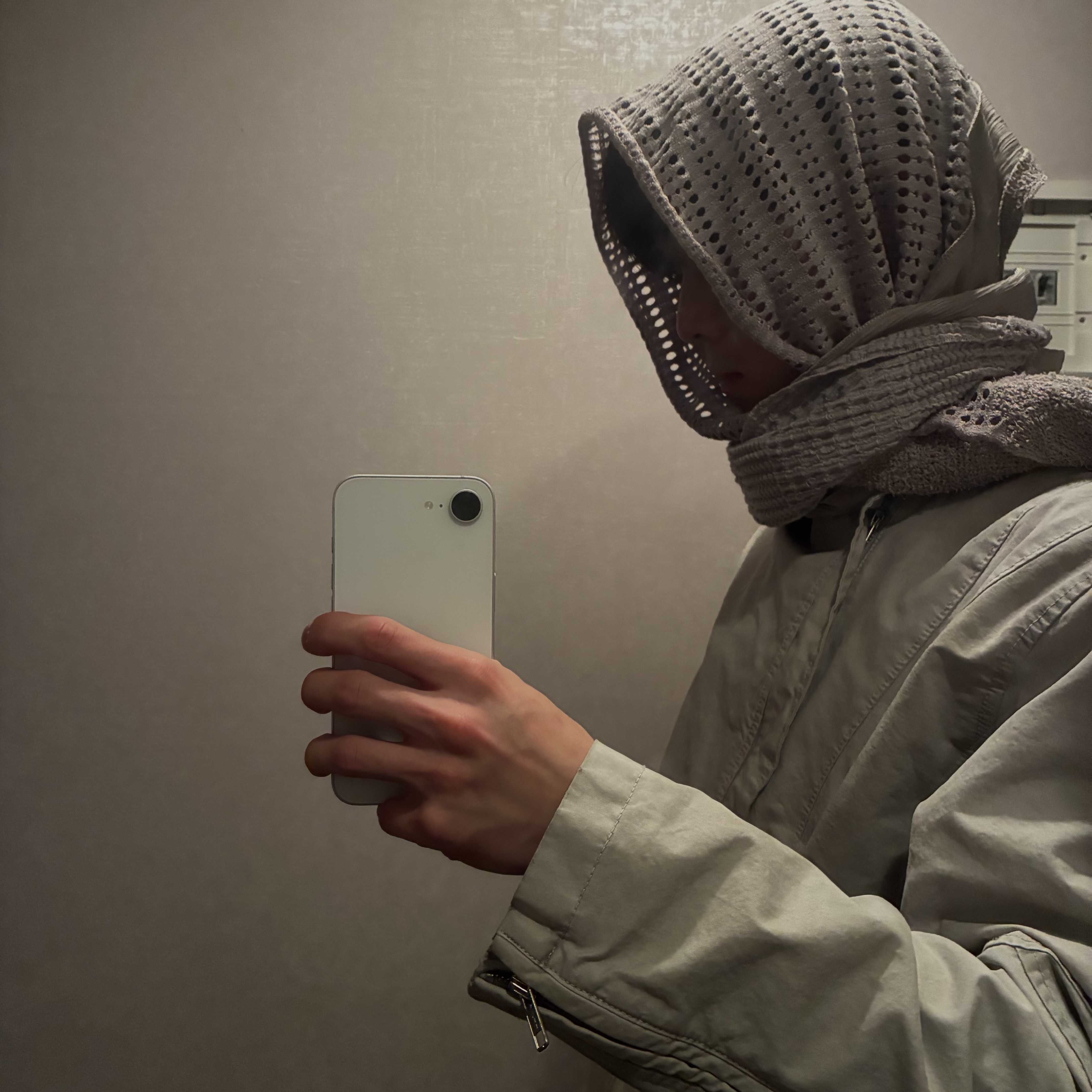 IGNOTA Core:14 Vein Scarf Warm Grey, Ignota Core:13 Explorer Jacket Stone Grey 착용 스타일 - 1