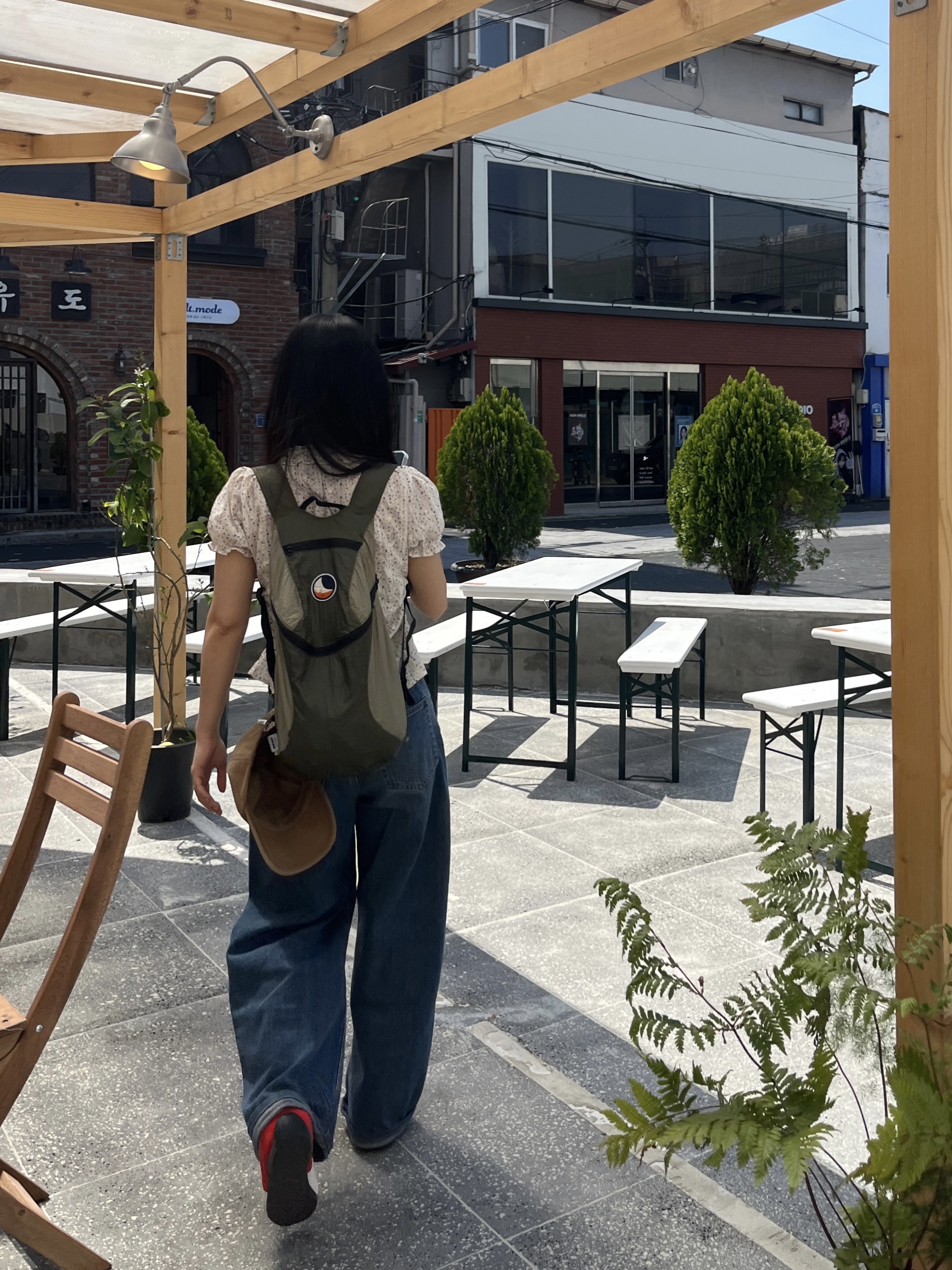 Ticket To The Moon Mini Backpack 15L Army Green Khaki 착용 스타일 - 3