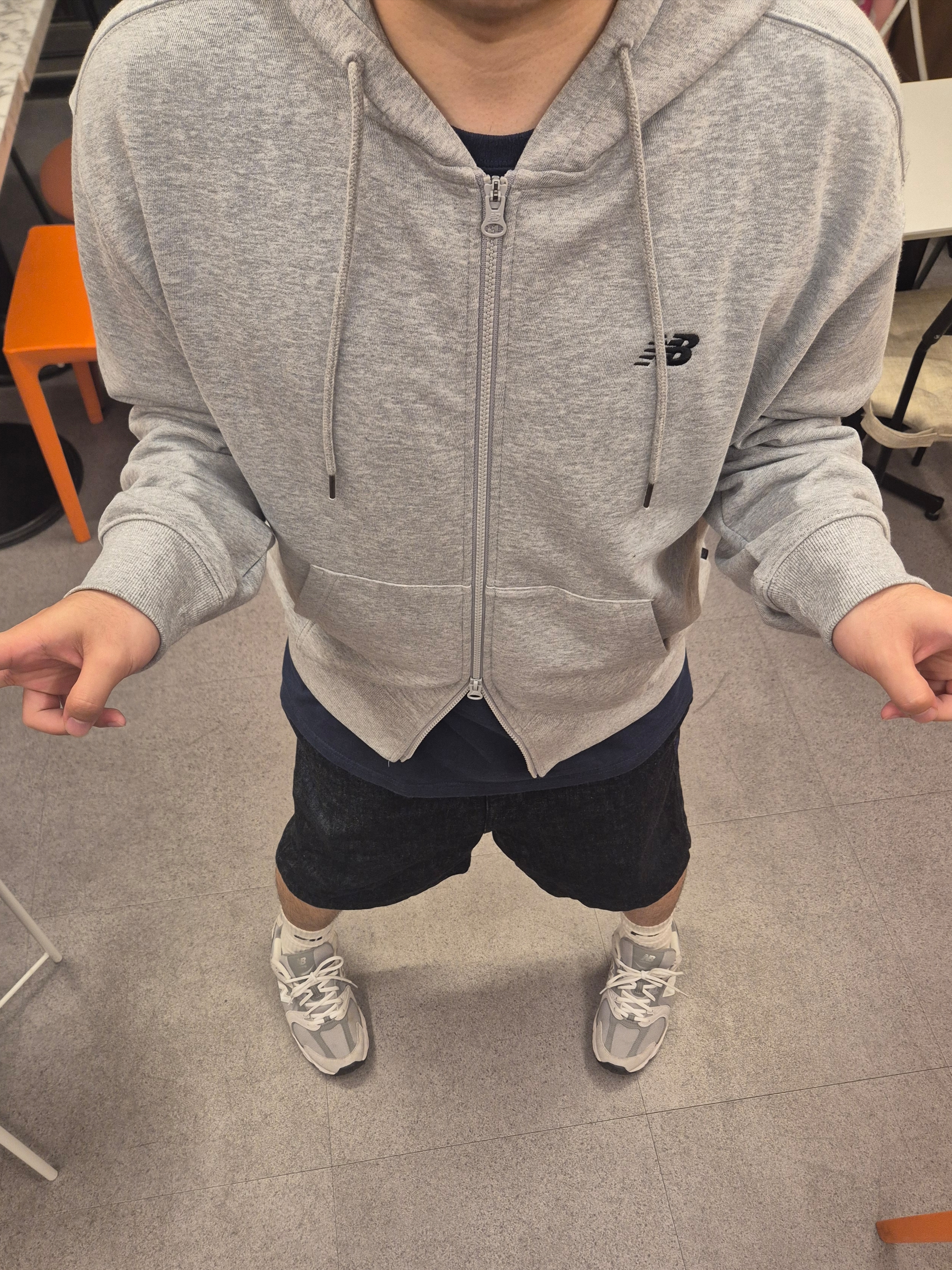 New Balance Essential Classic Zip Up Hoodie Melange Grey 착용 스타일
